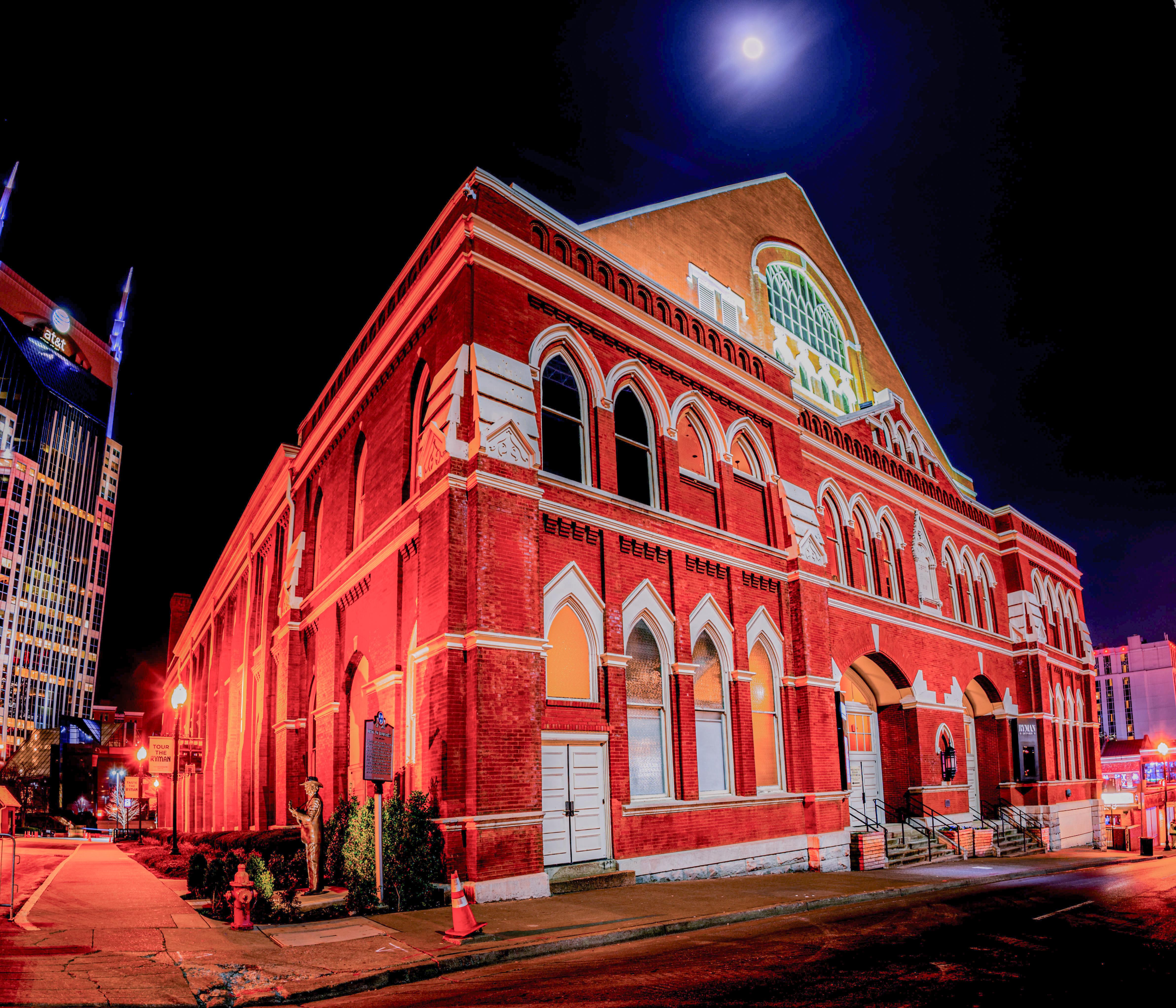 Downtown Nashville History & Murals Walk with Tom Oberon
