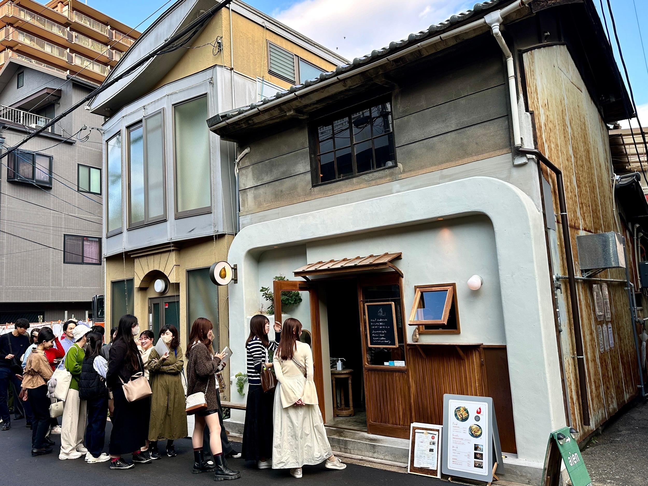 Osaka Contrast Walk: Umeda Sky Views & Nakazakicho Retro District