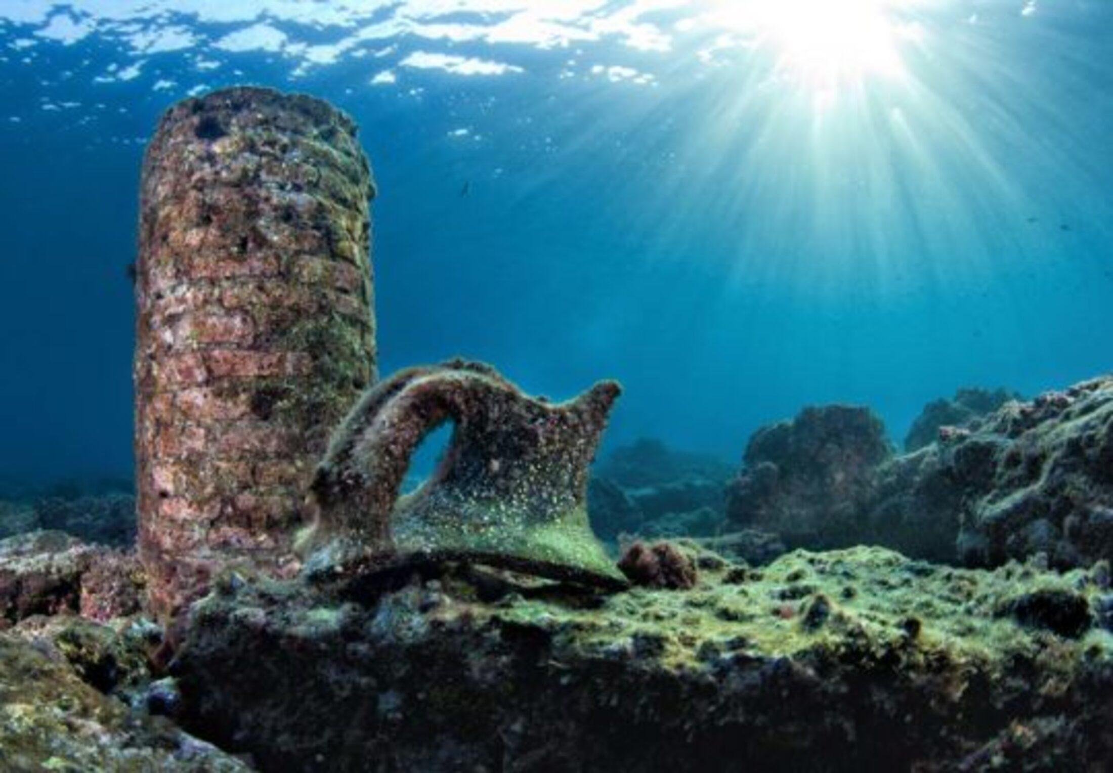 Baia Sunken City Snorkeling Tour