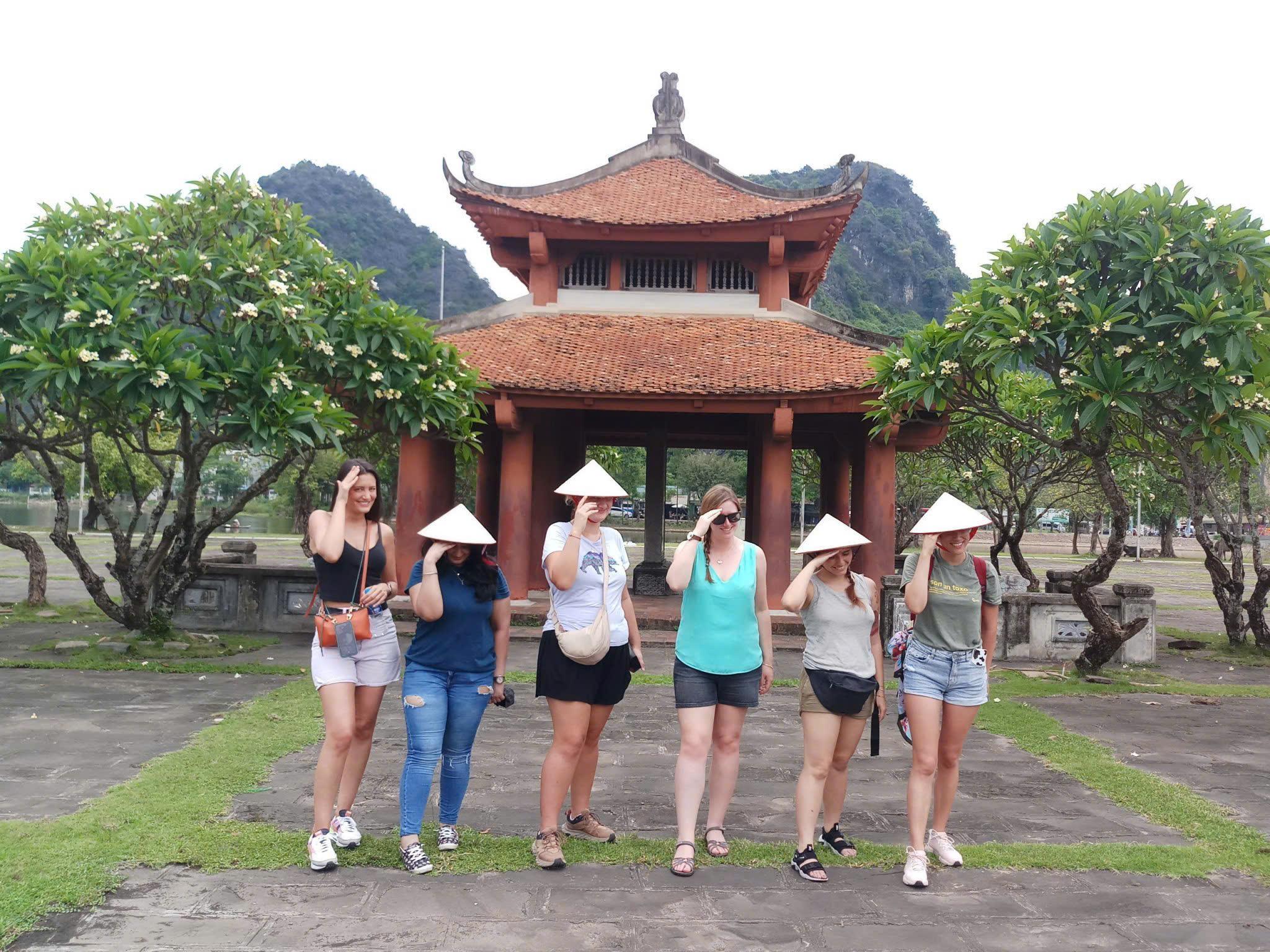 Hanoi to Ninh Binh: Hoa Lu, Tam Coc or Trang An & Mua Cave Day Tour