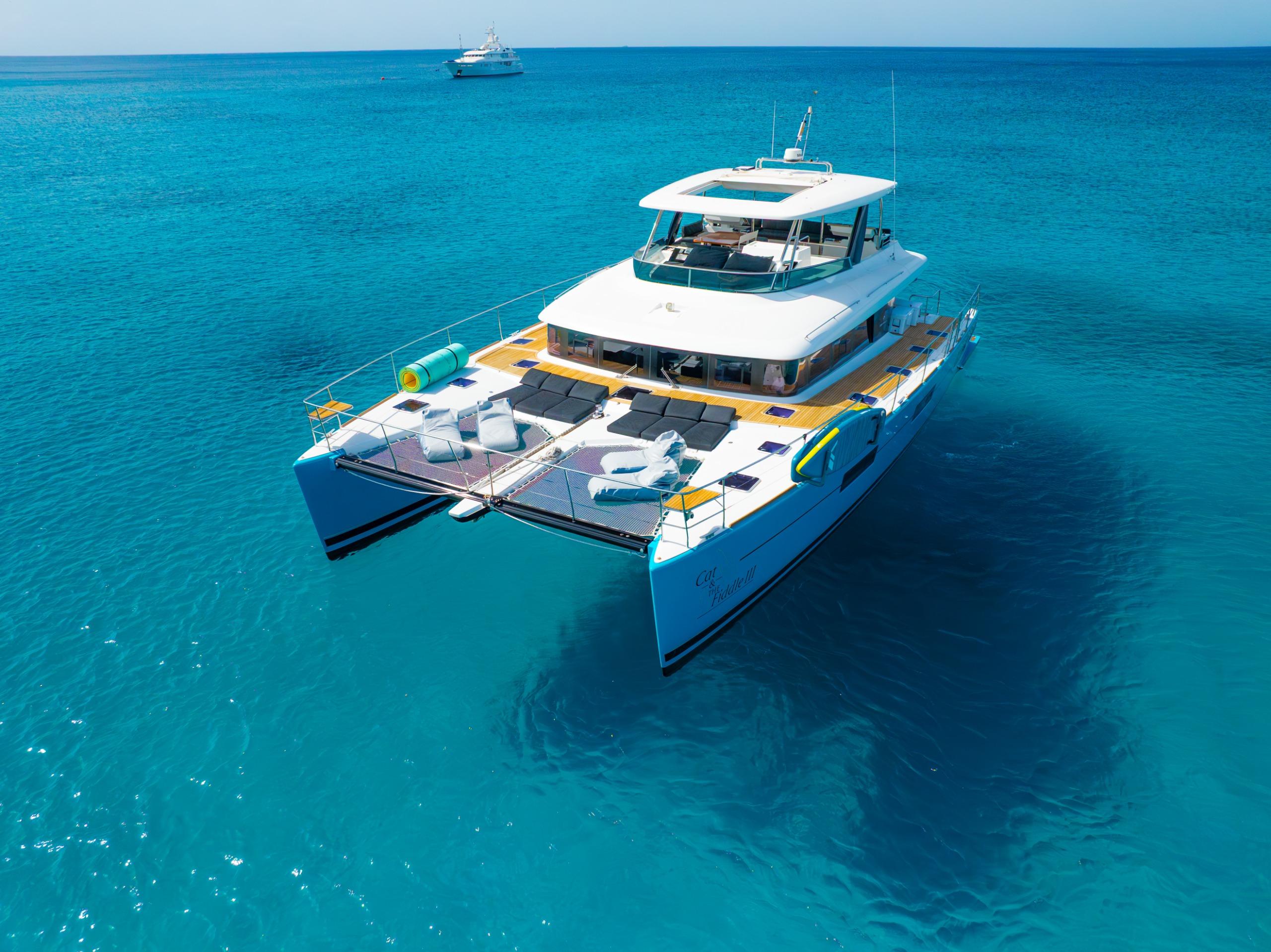 Morning Luxury Catamaran: Turtles & Shipwreck with Buffet