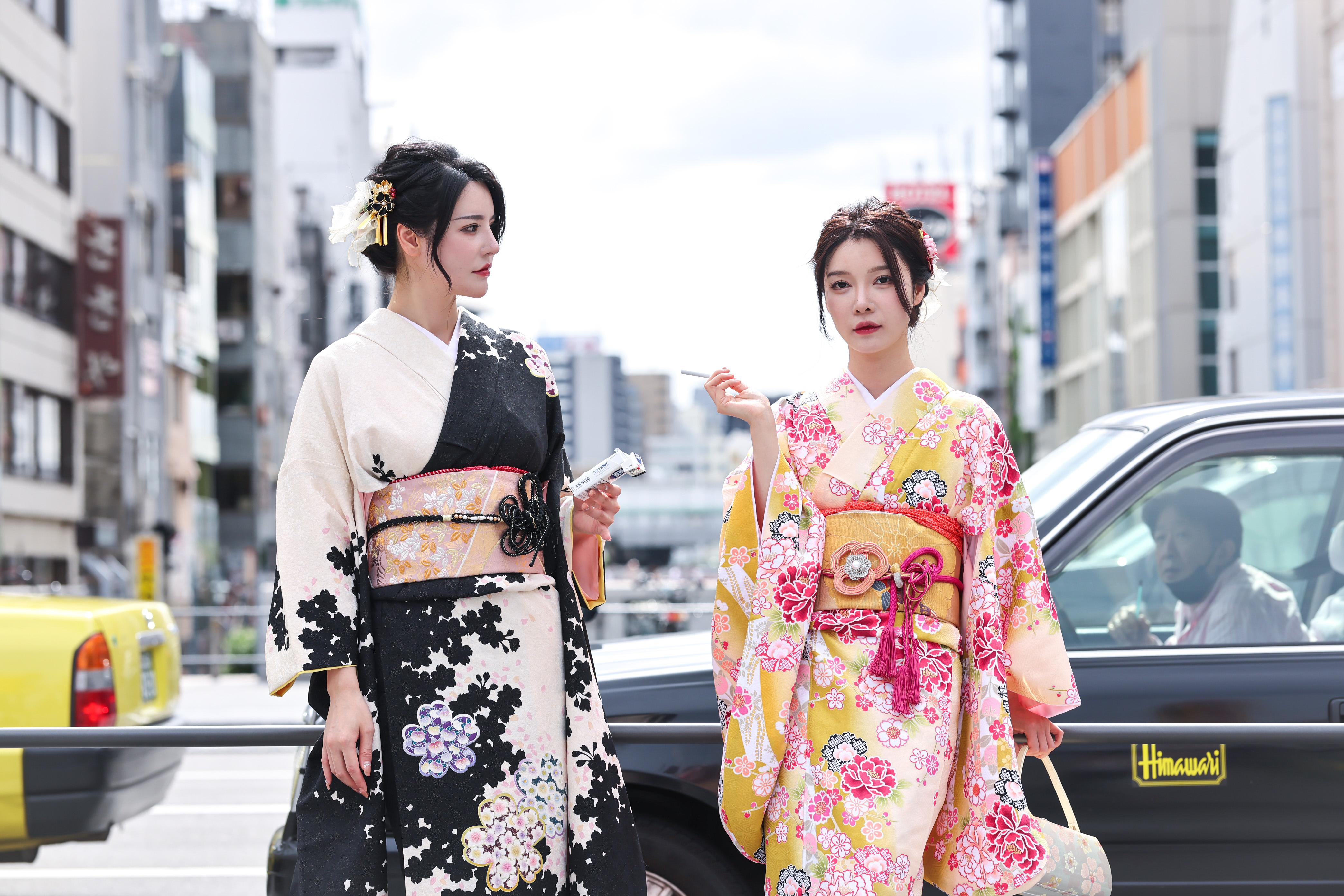 Osaka: Private Custom Kimono Photoshoot & Walking Tour