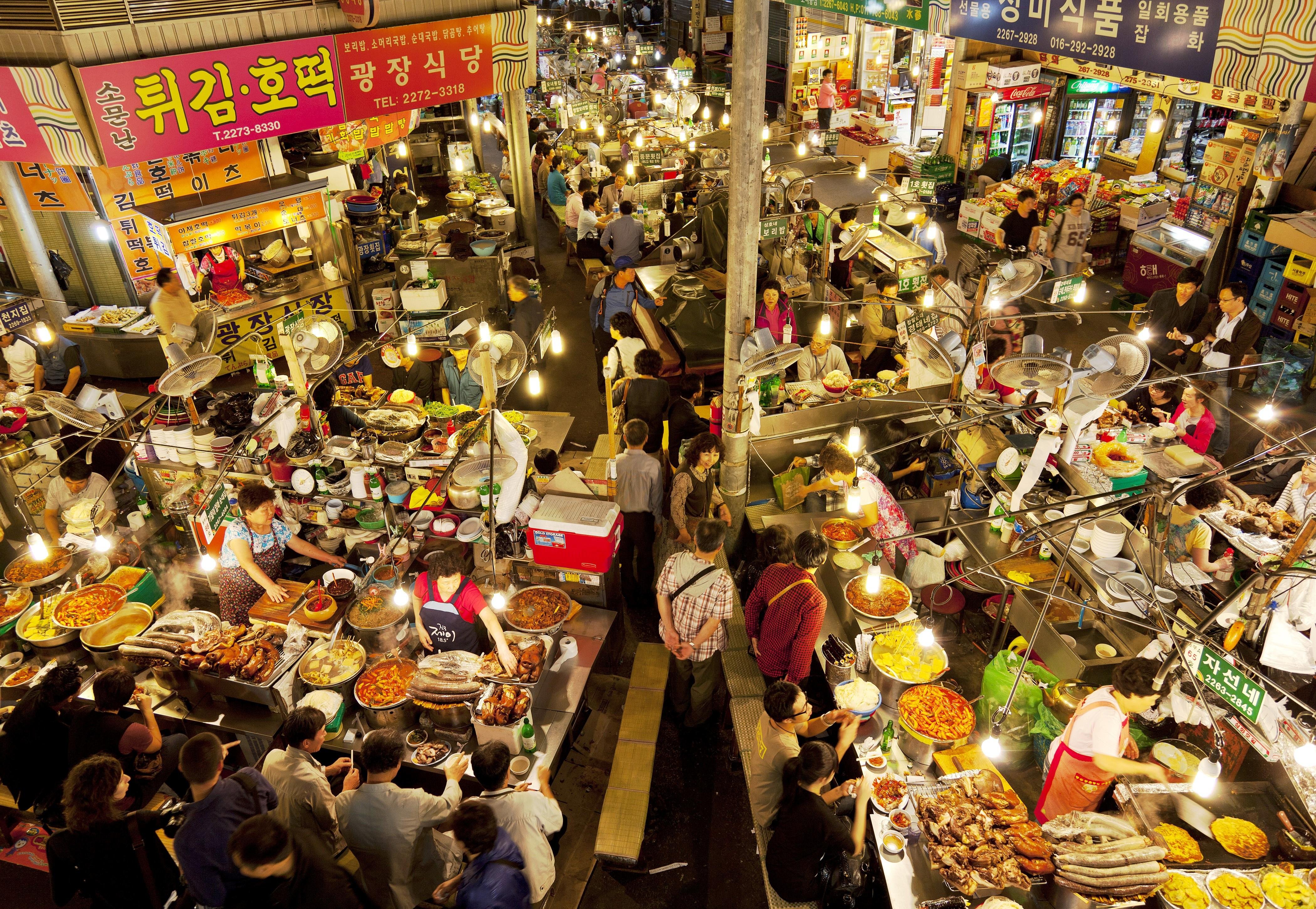 Seoul Highlights: Palace, Hanok Villages & Gwangjang Market