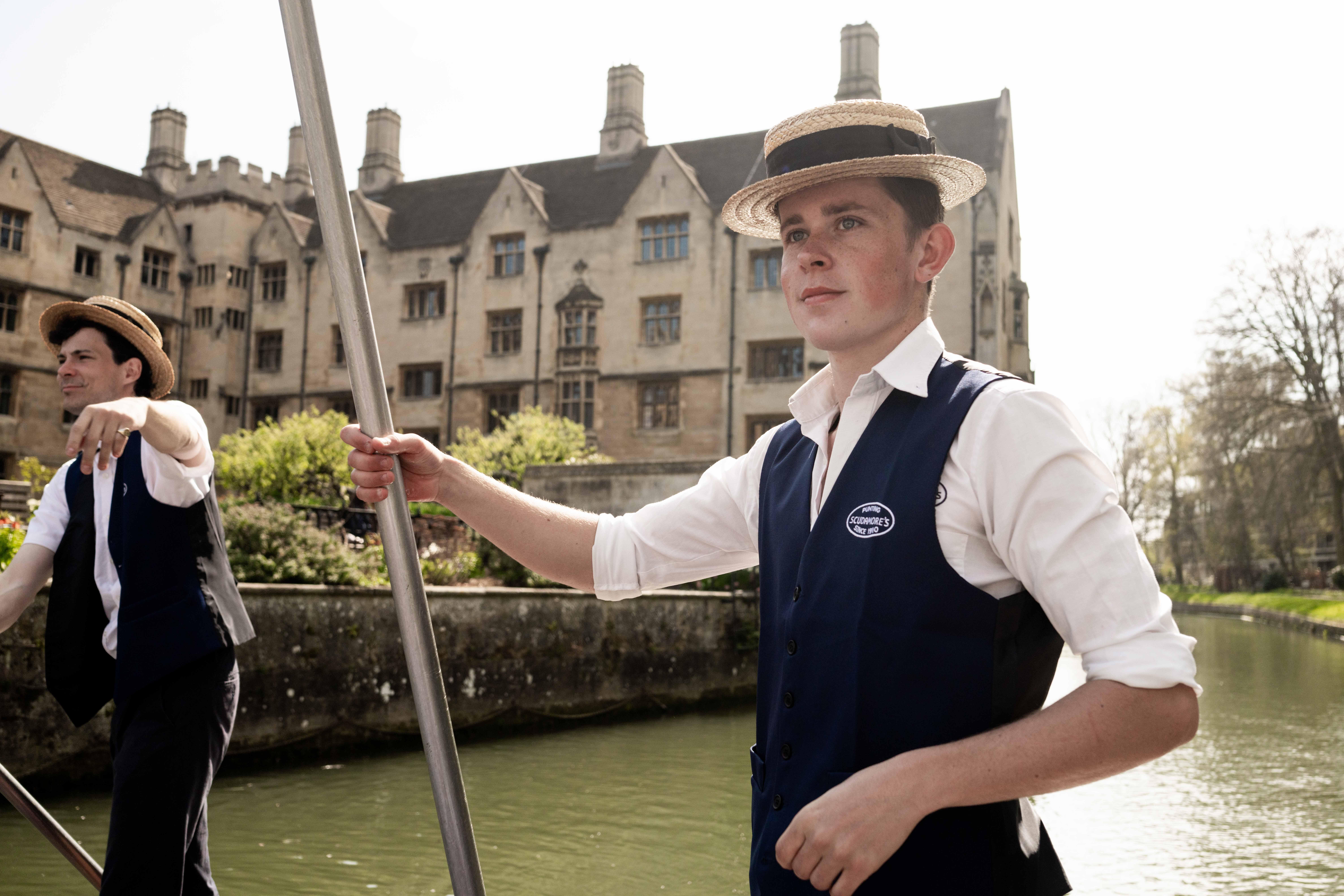 Cambridge walk and punt tour — image 3