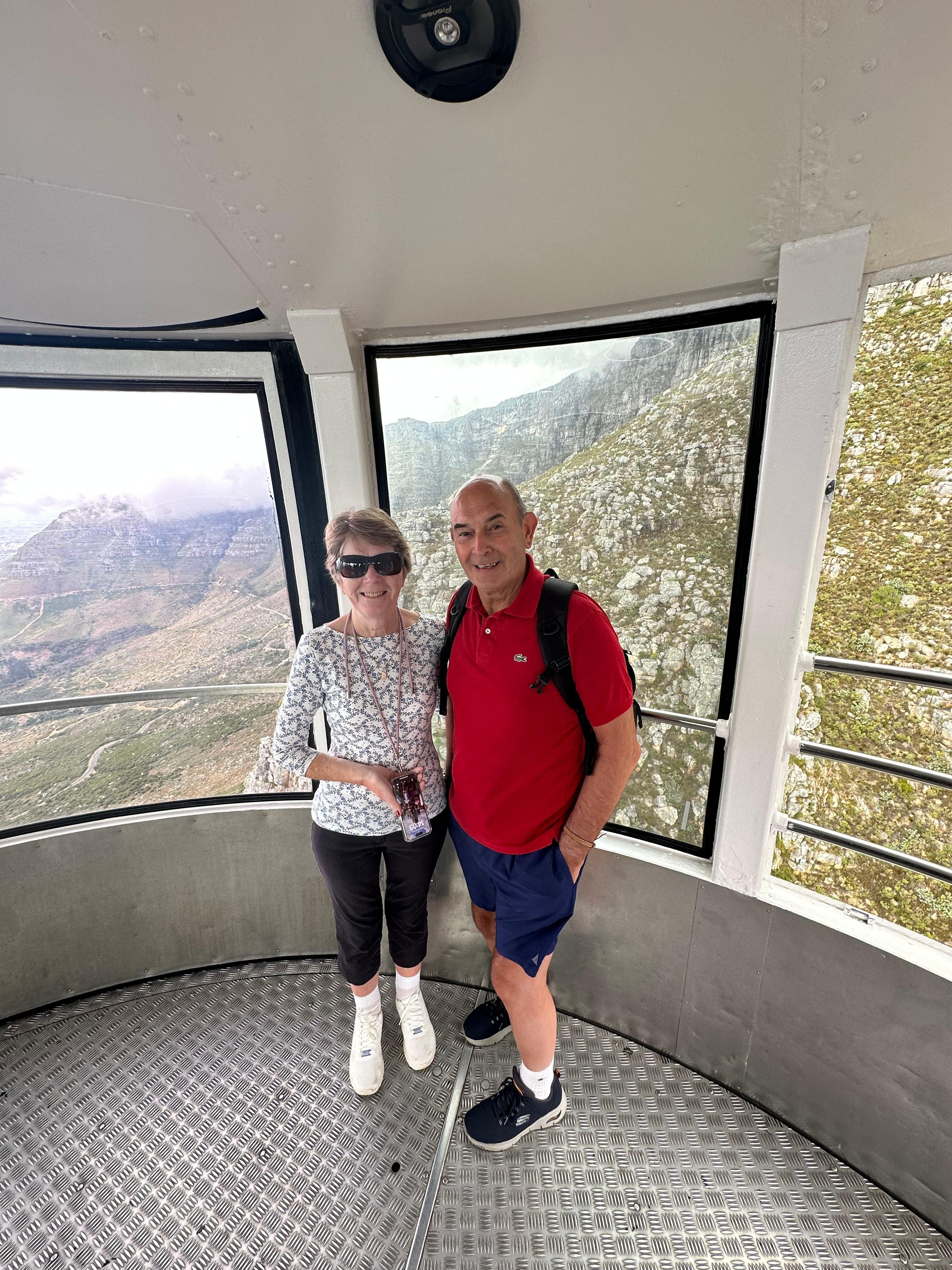 Cape Town Highlights: Table Mountain & Boulders Beach Full-Day Tour