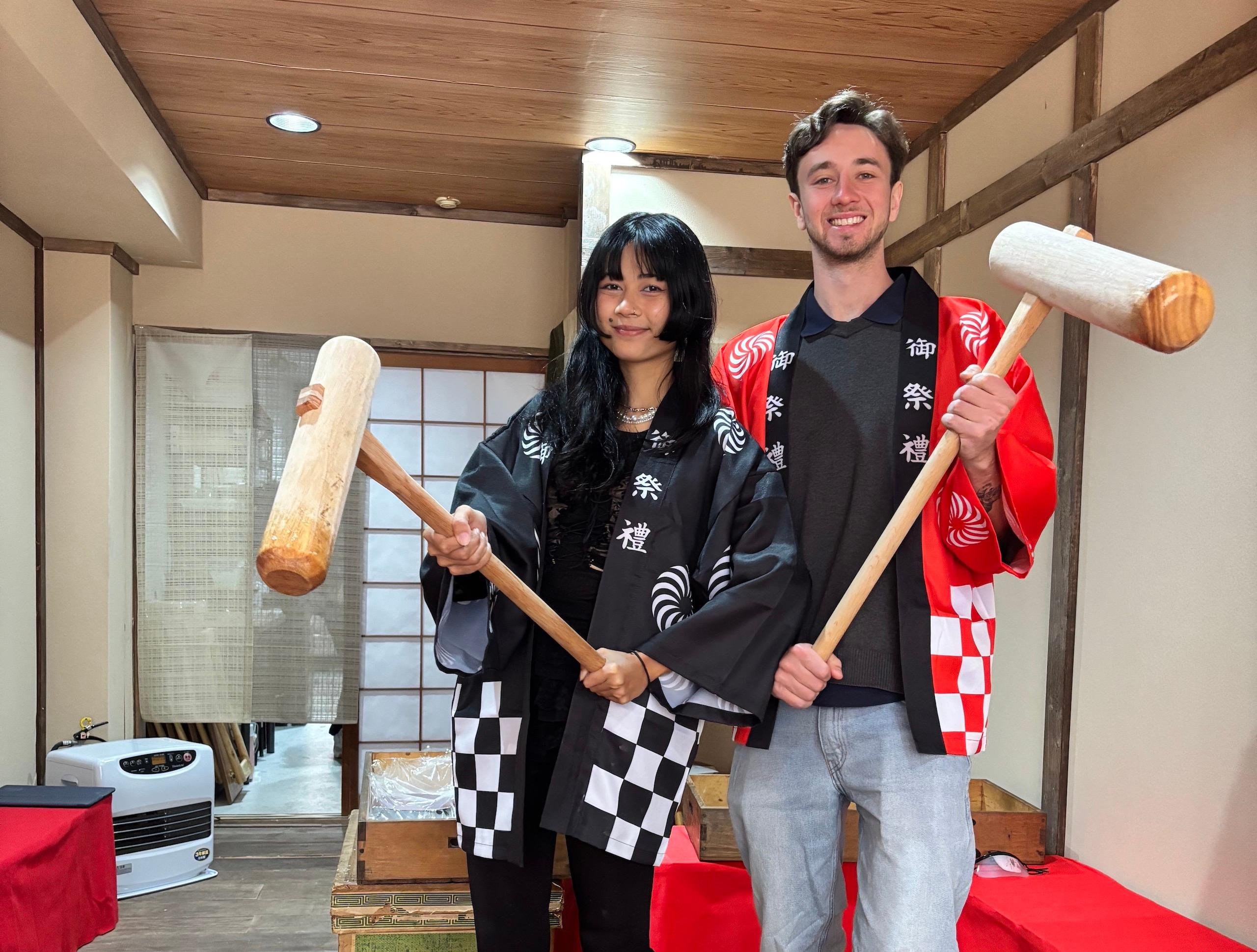 Osaka: Traditional Mochi Pounding Experience with Tasting