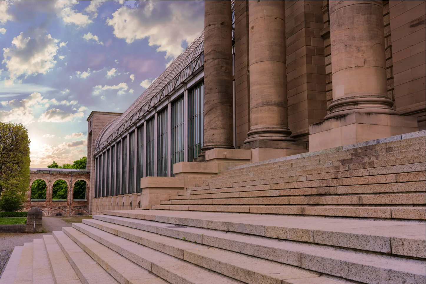 Munich: Third Reich Origins Walking Tour with Film & Artifacts