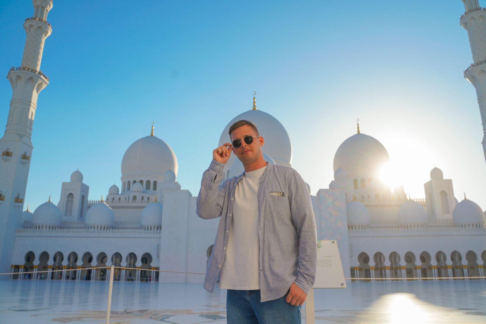 Dubai to Abu Dhabi: Sheikh Zayed Grand Mosque Guided Day Tour