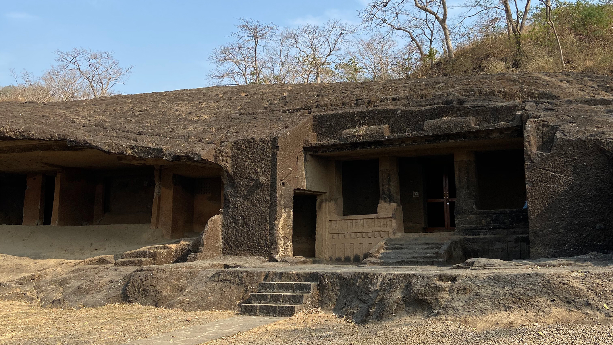 Mumbai: Ancient Kanheri Caves & Golden Pagoda Explorer