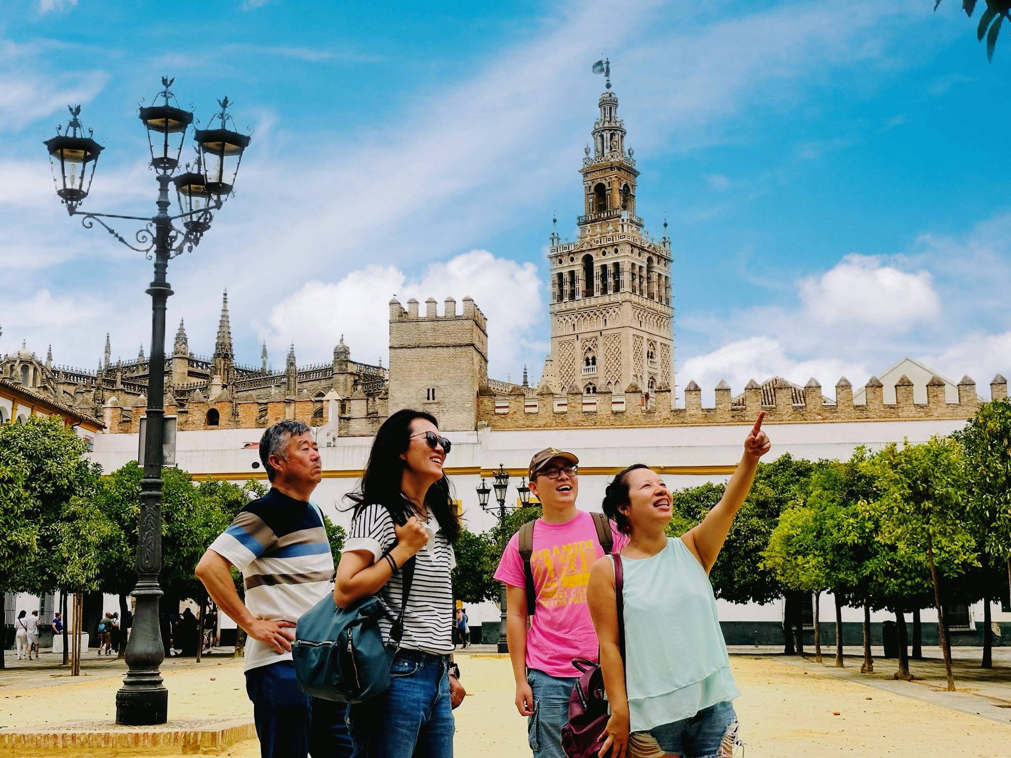 Seville Full-Day Highlights: Alcázar, Cathedral & Flamenco