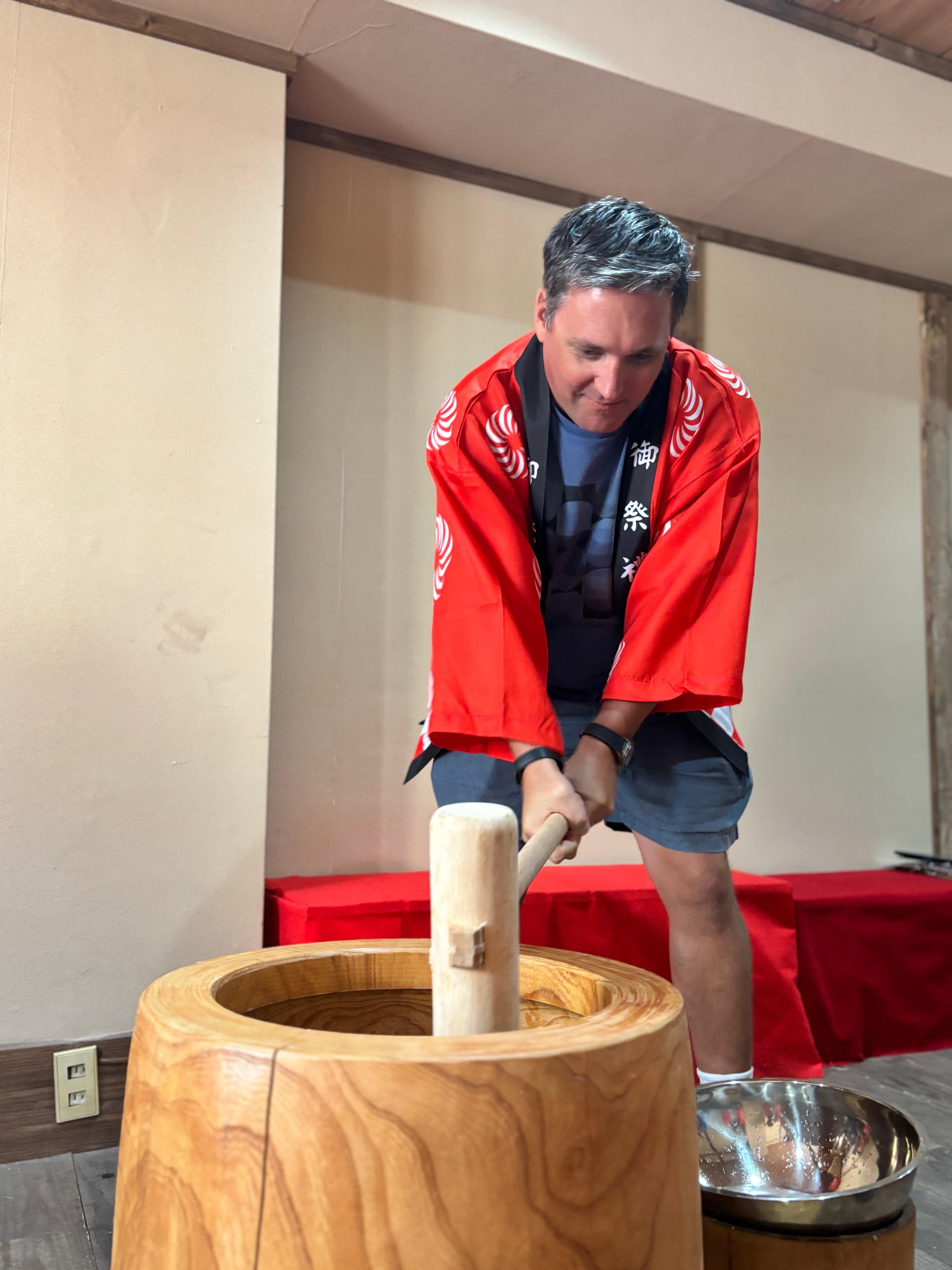 Osaka Traditional Mochi Pounding Workshop & Tasting