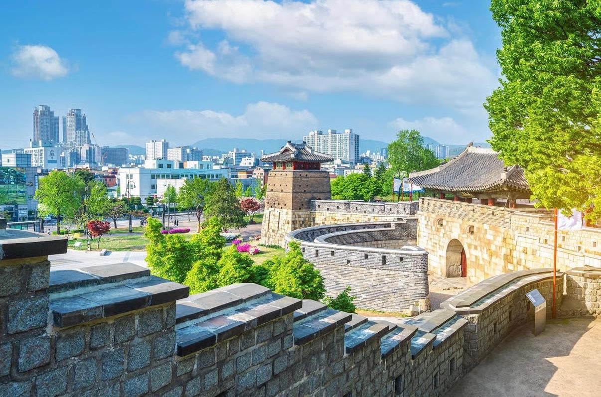 Seoul: Suwon Hwaseong, Gwangmyeong Cave, Starfield Library