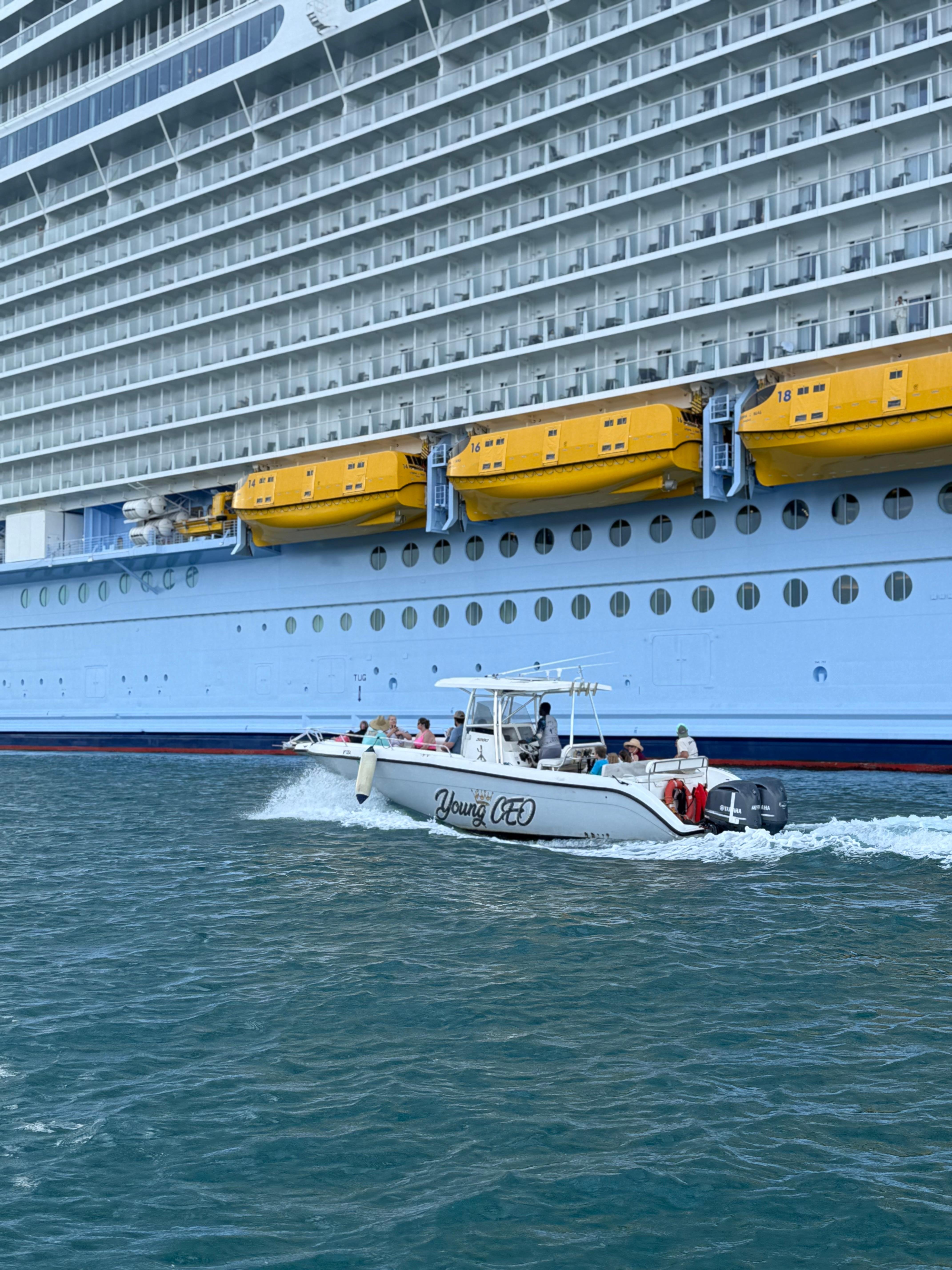 Nassau Private 3-Island Boat Excursion: Pigs, Turtles & Snorkeling