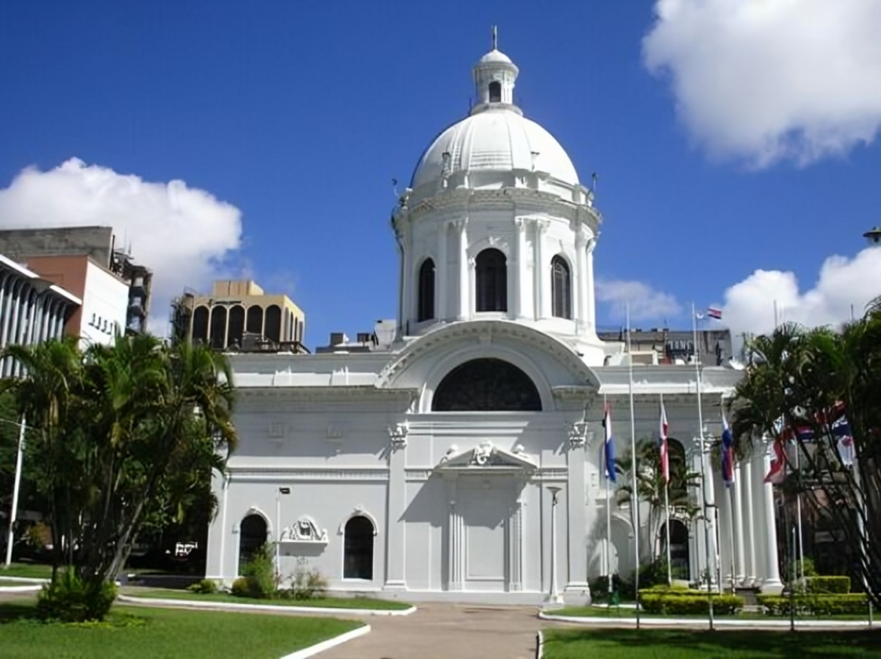 Asunción Highlights Walking Tour with Local Guide