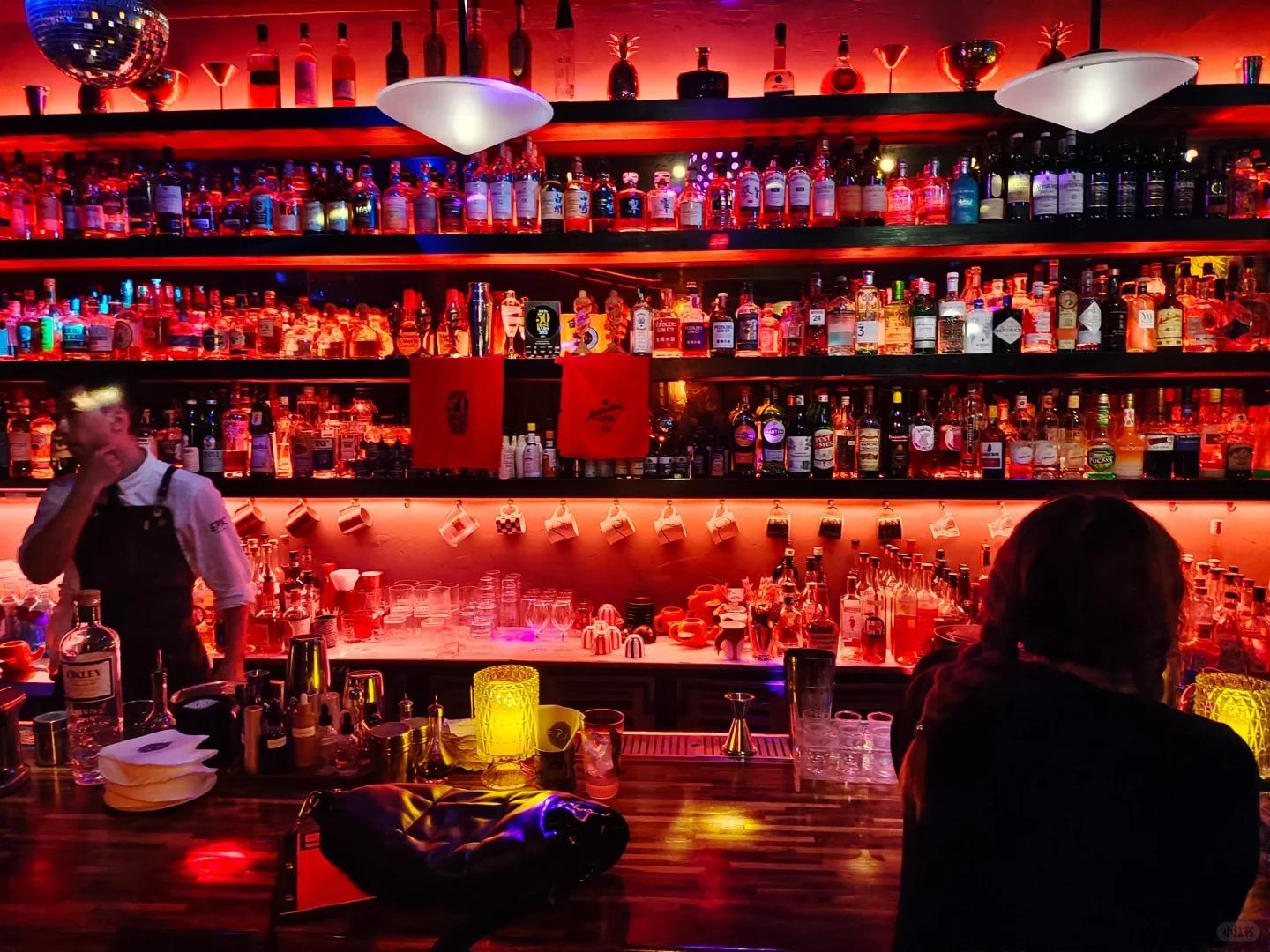 Shanghai Nightlife Pub Crawl with Local Guide