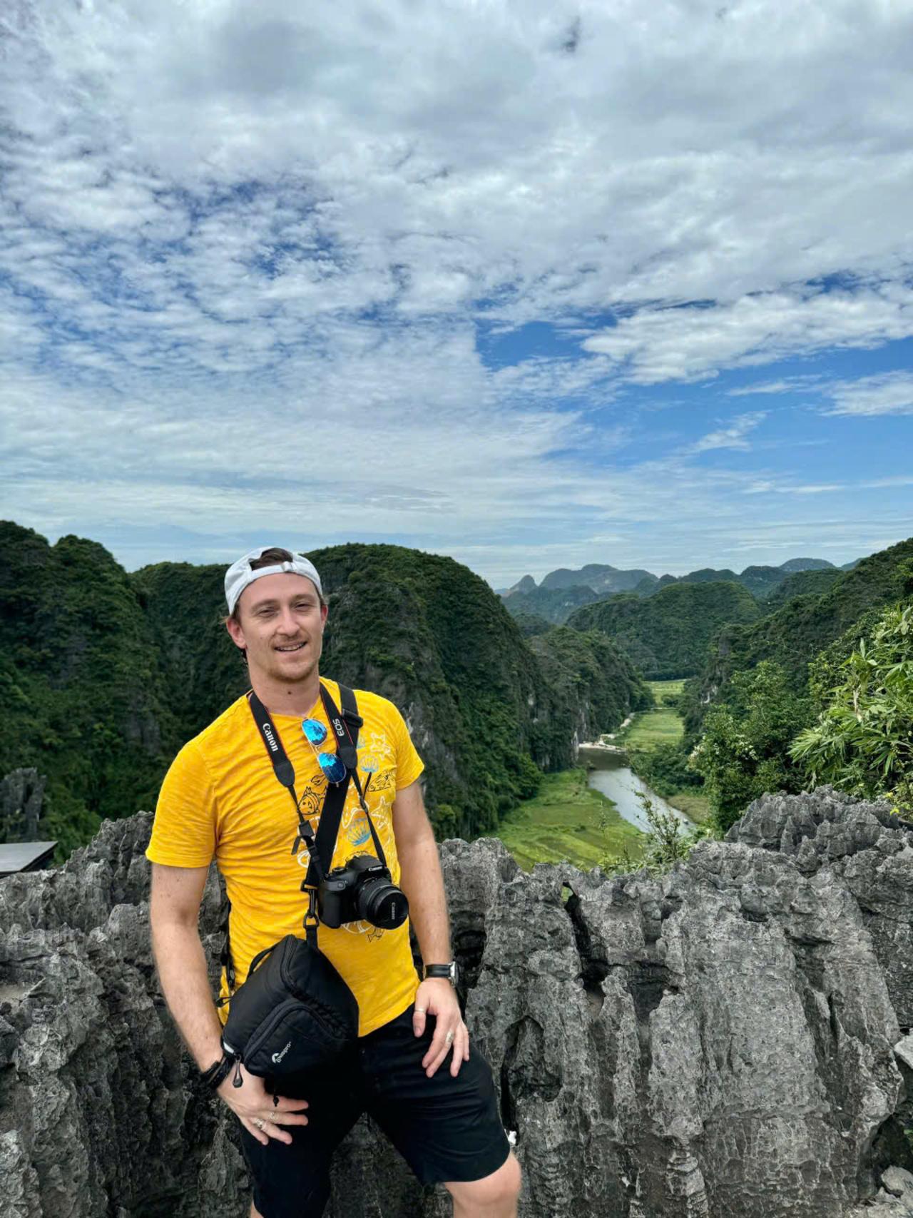Ninh Binh Full-Day: Trang An Boat, Bai Dinh, Hoa Lu & Mua Cave Sunset