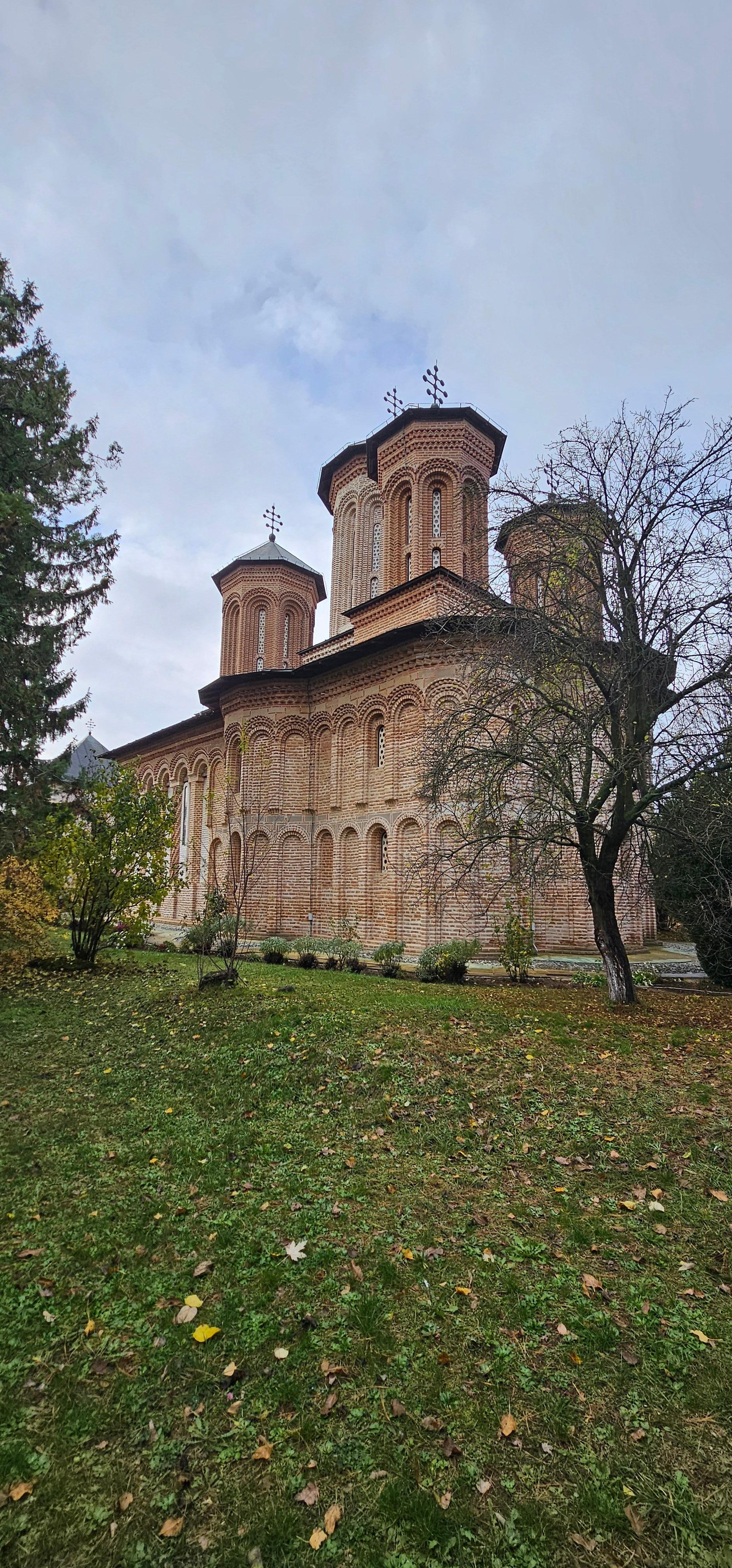 Bucharest: Slanic Salt Mine & Dracula’s Tomb Premium Day Tour