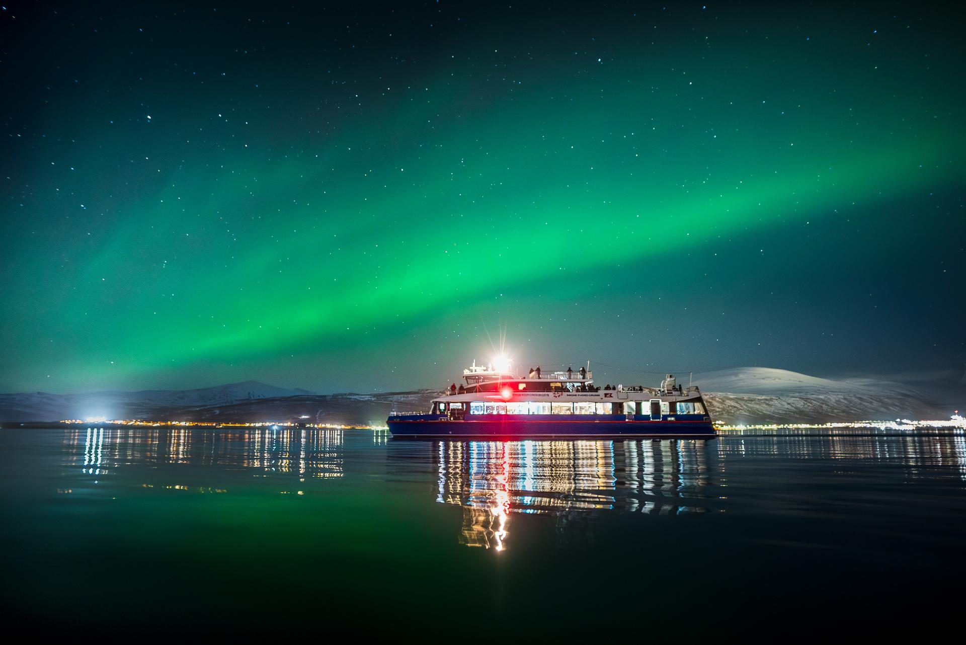Tromsø Aurora Hunt by Catamaran with Guarantee