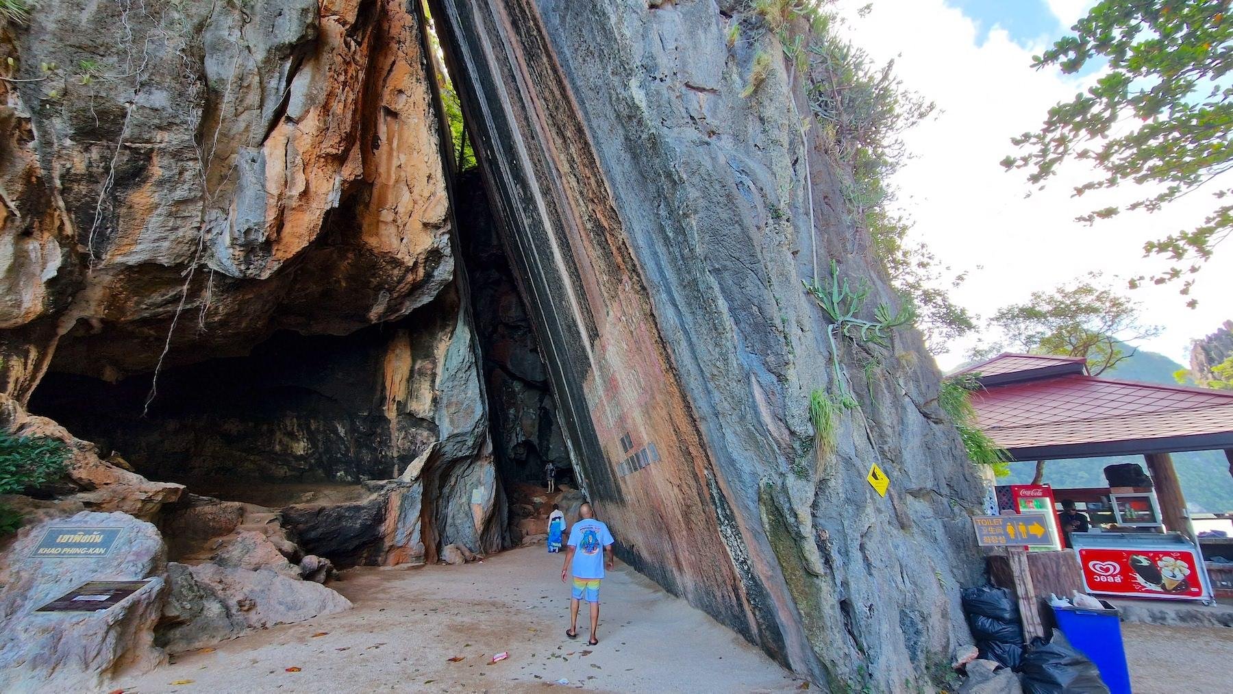 Phuket Private Full-Day Tour: James Bond Island, Ko Panyi & Samet Nangshe