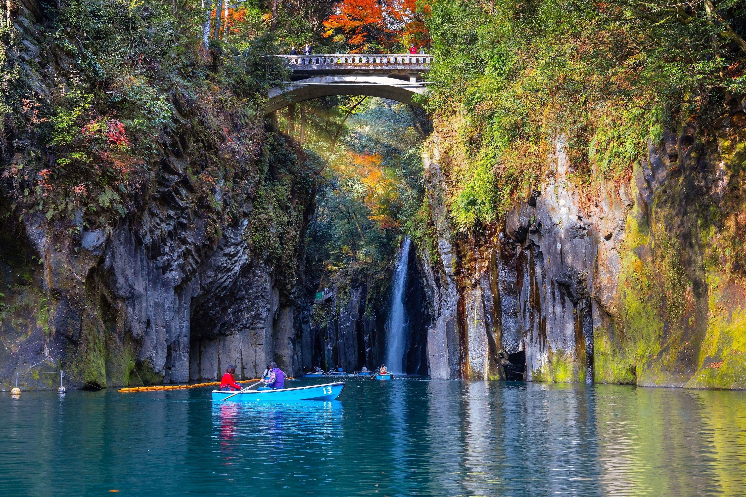Kyushu Volcanic Landscapes: Kusasenri & Seasonal Takachiho or Hot Springs
