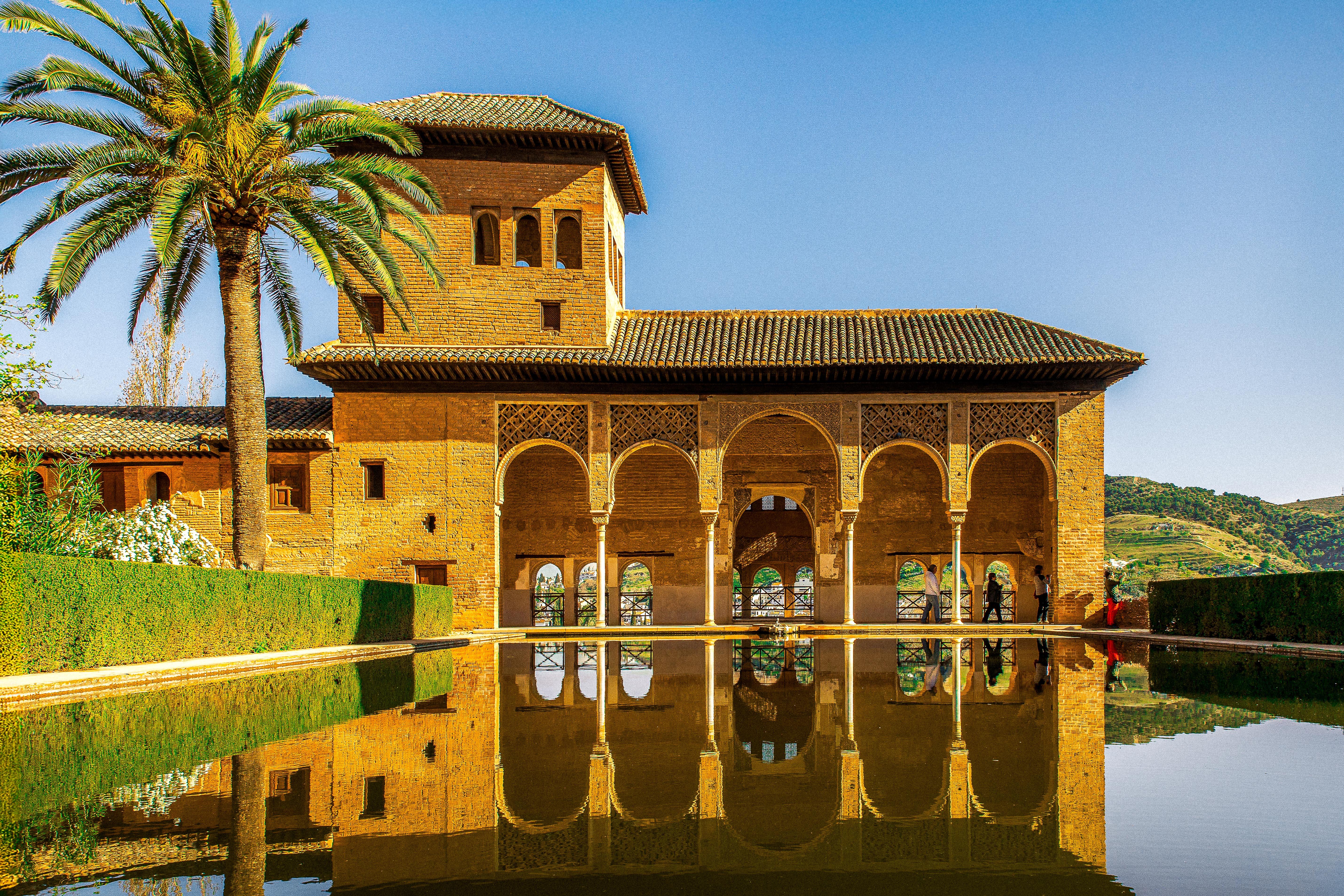 Granada: Alhambra, Generalife & Nasrid Palaces Guided Tour