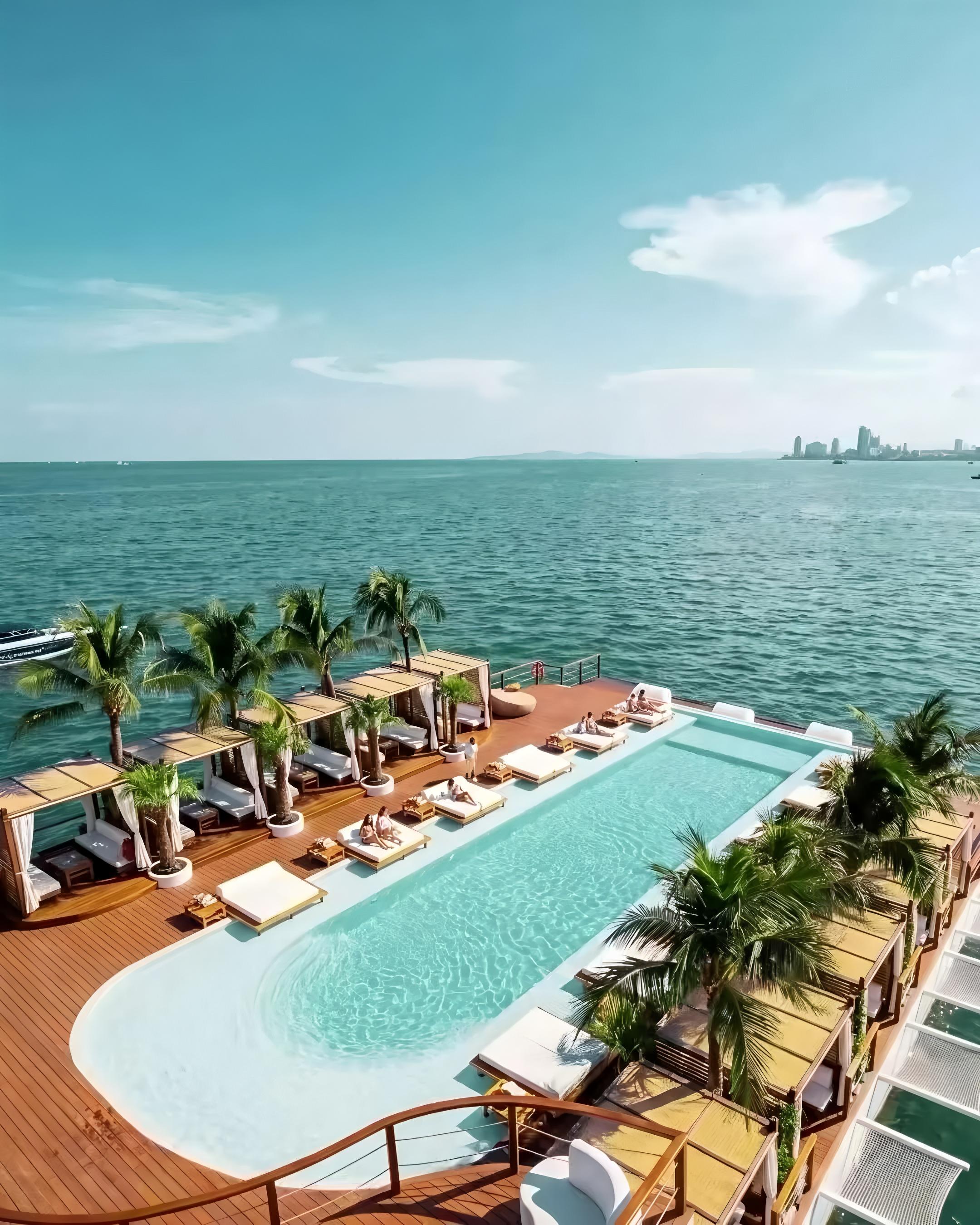 Sina Beach Floating Club: Pattaya Day Pass