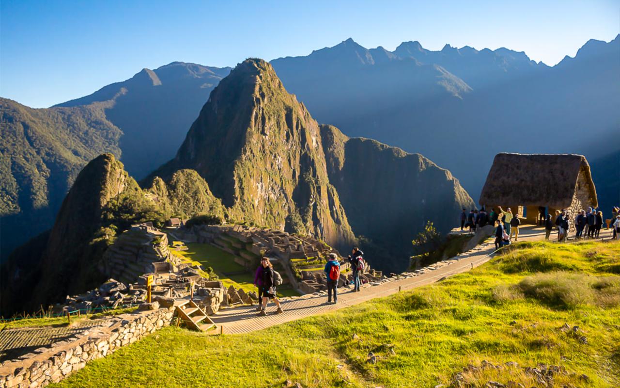 Machu Picchu Circuit 2 Guided Tour with Return Bus