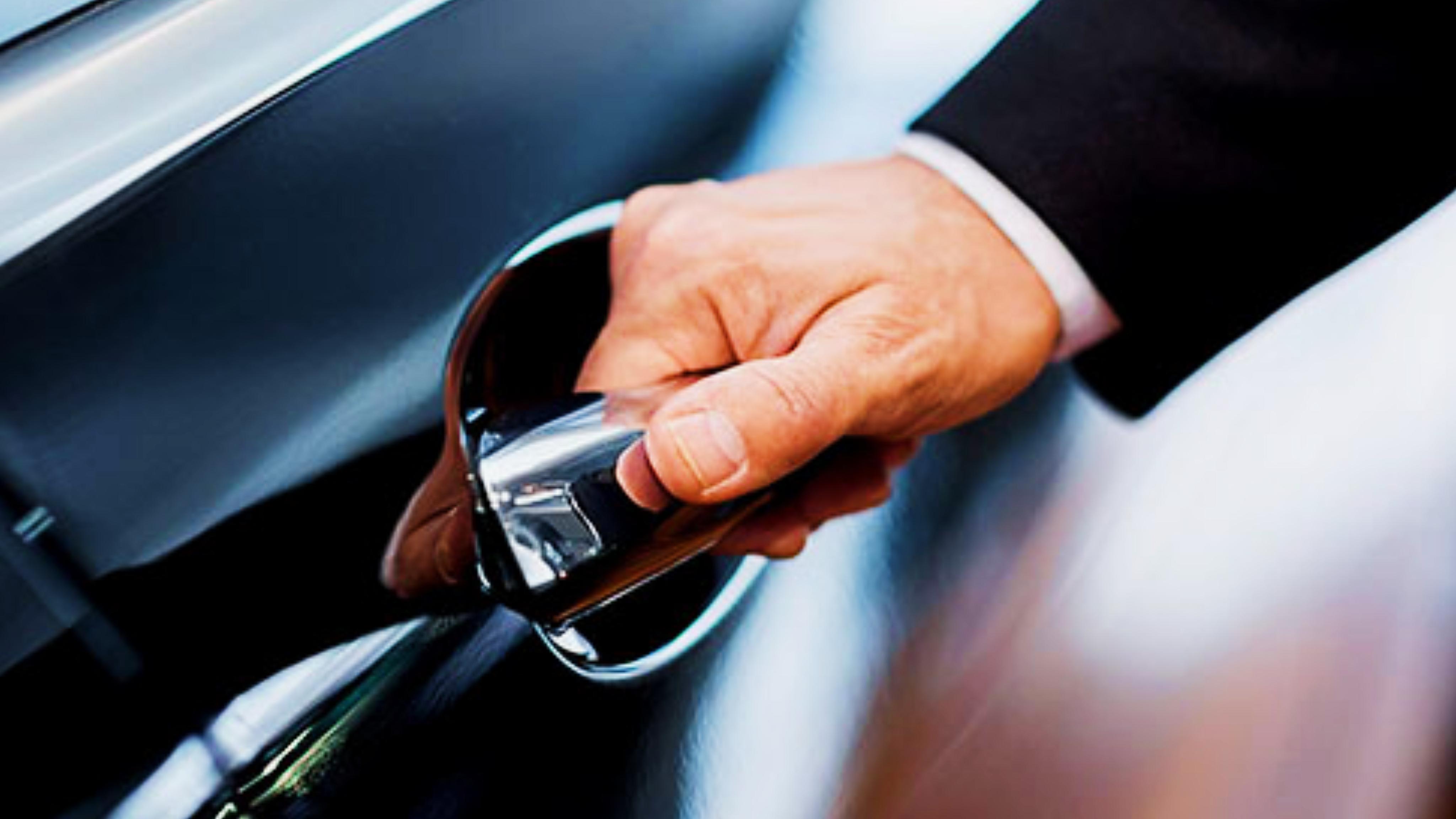 Private Airport Transfer: Paris CDG or Orly