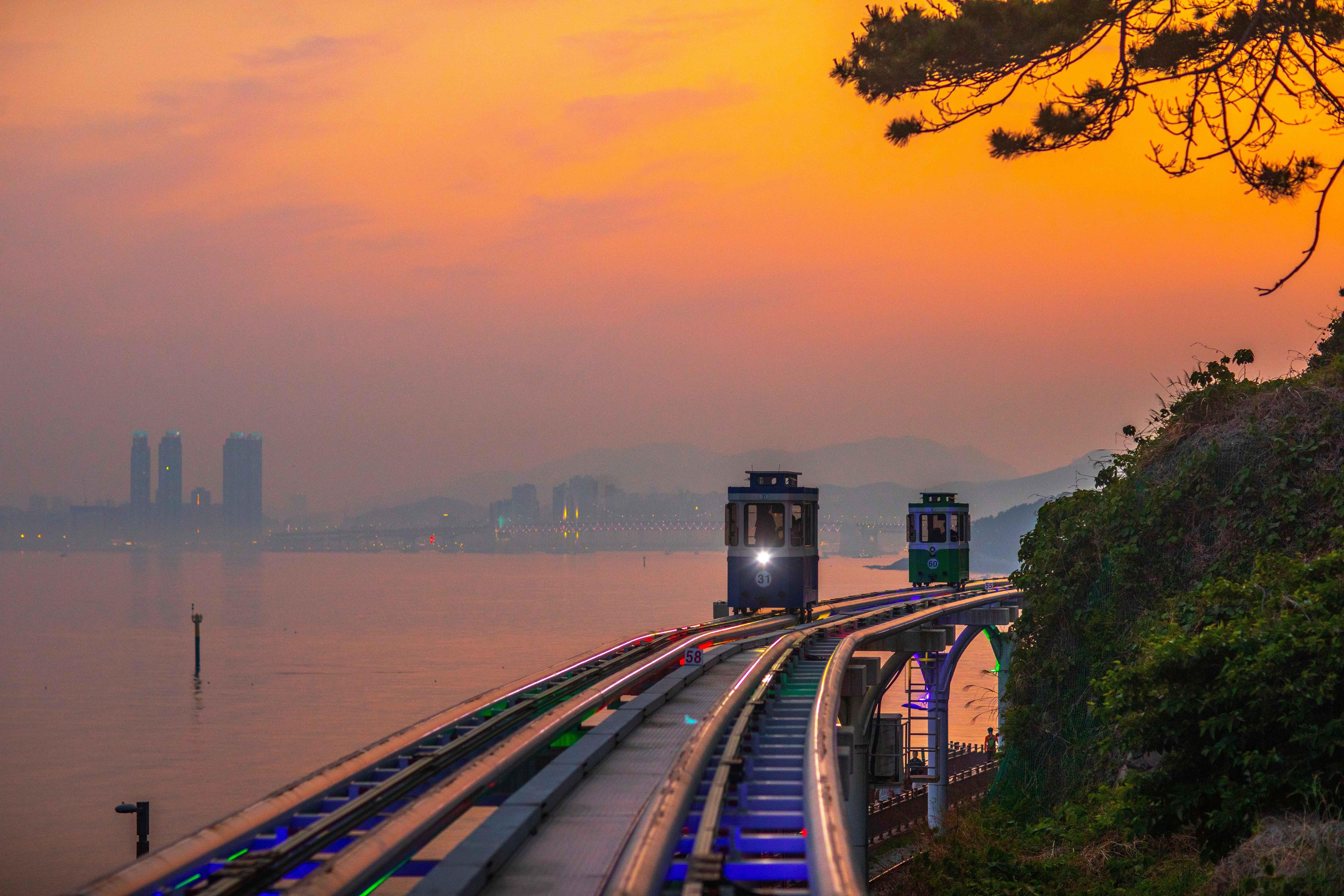 Busan sunset Sky Capsule and night photography tour — image 3