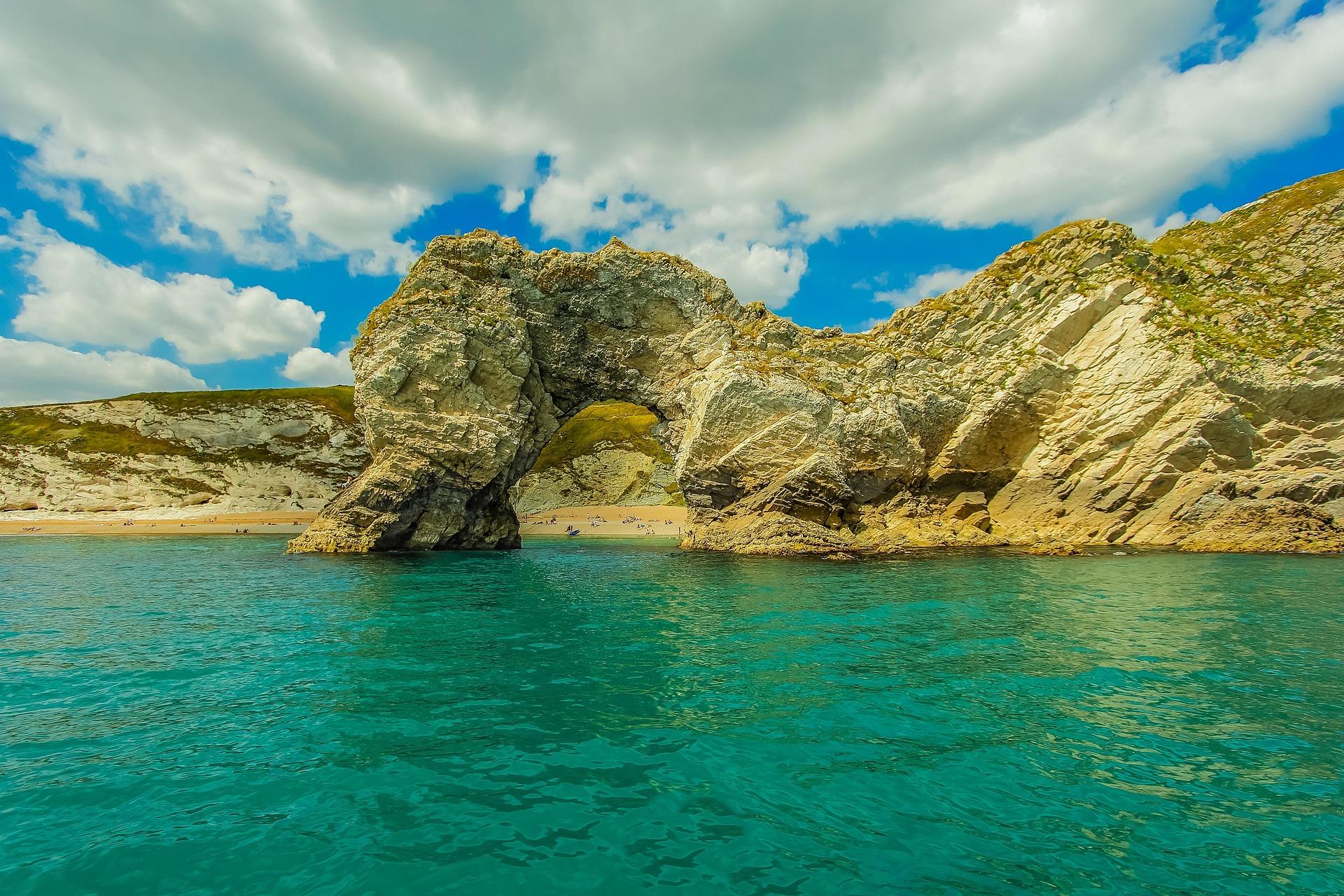 Salisbury, Durdle Door & Glastonbury Full-Day Tour from Bath