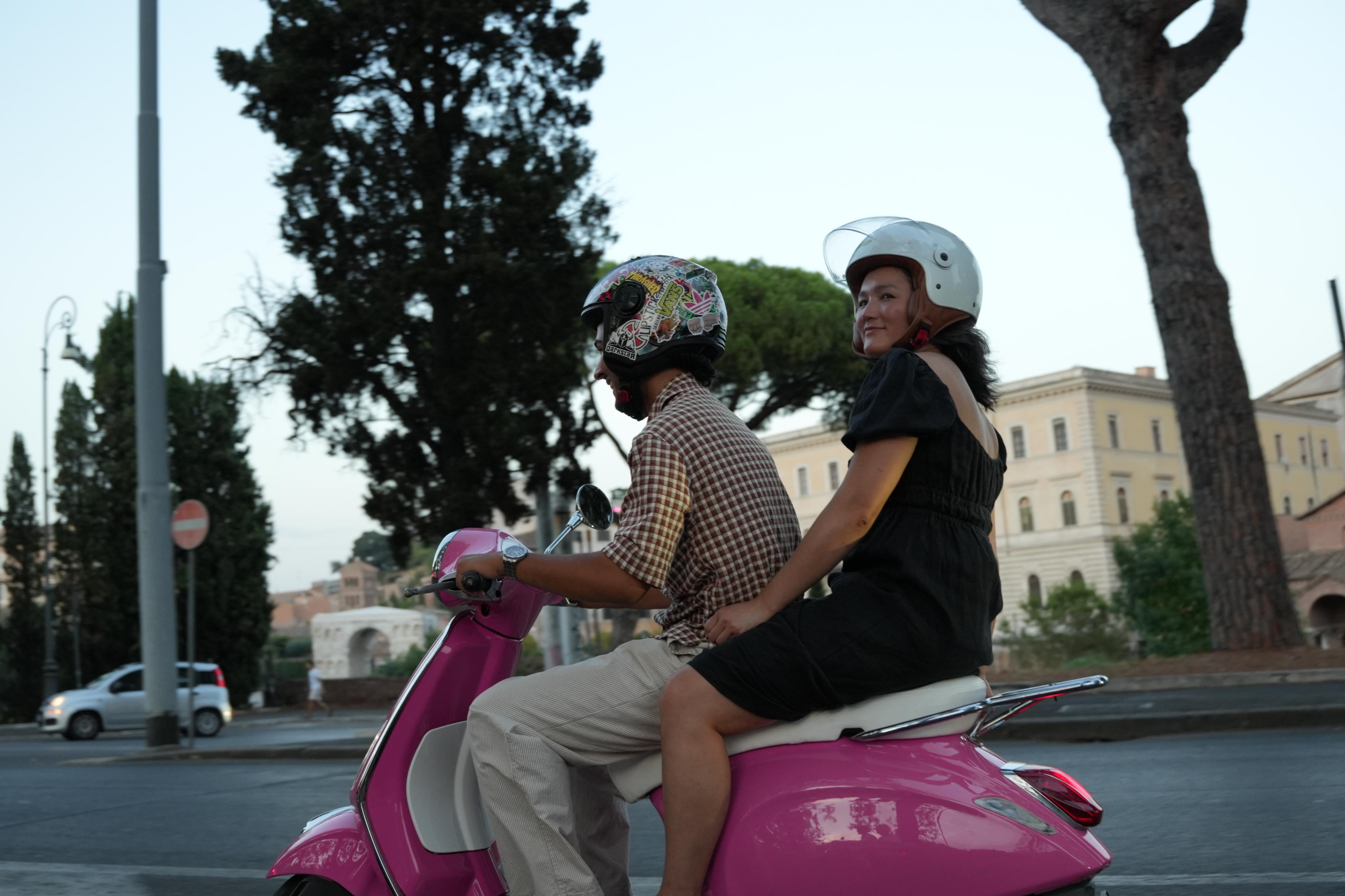 Rome vespa photo tour photoshoot passenger city backdrops — image 39
