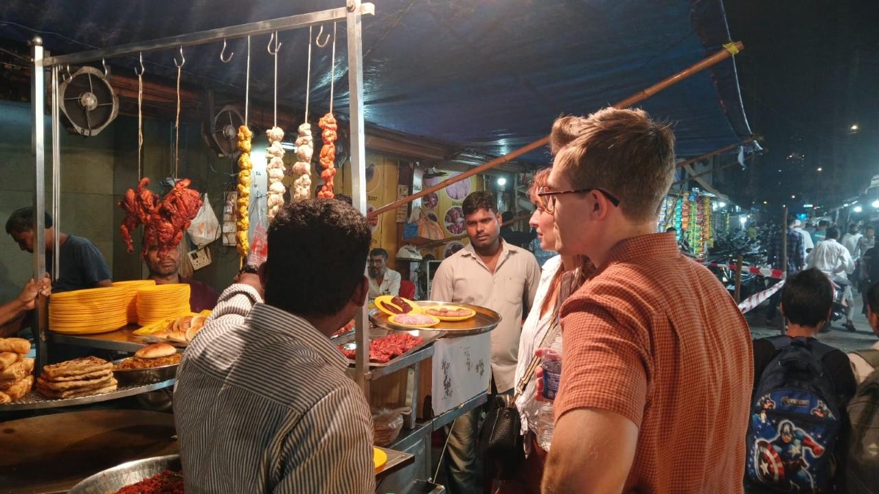 Mumbai Sunset & Street Food Bazaar Adventure