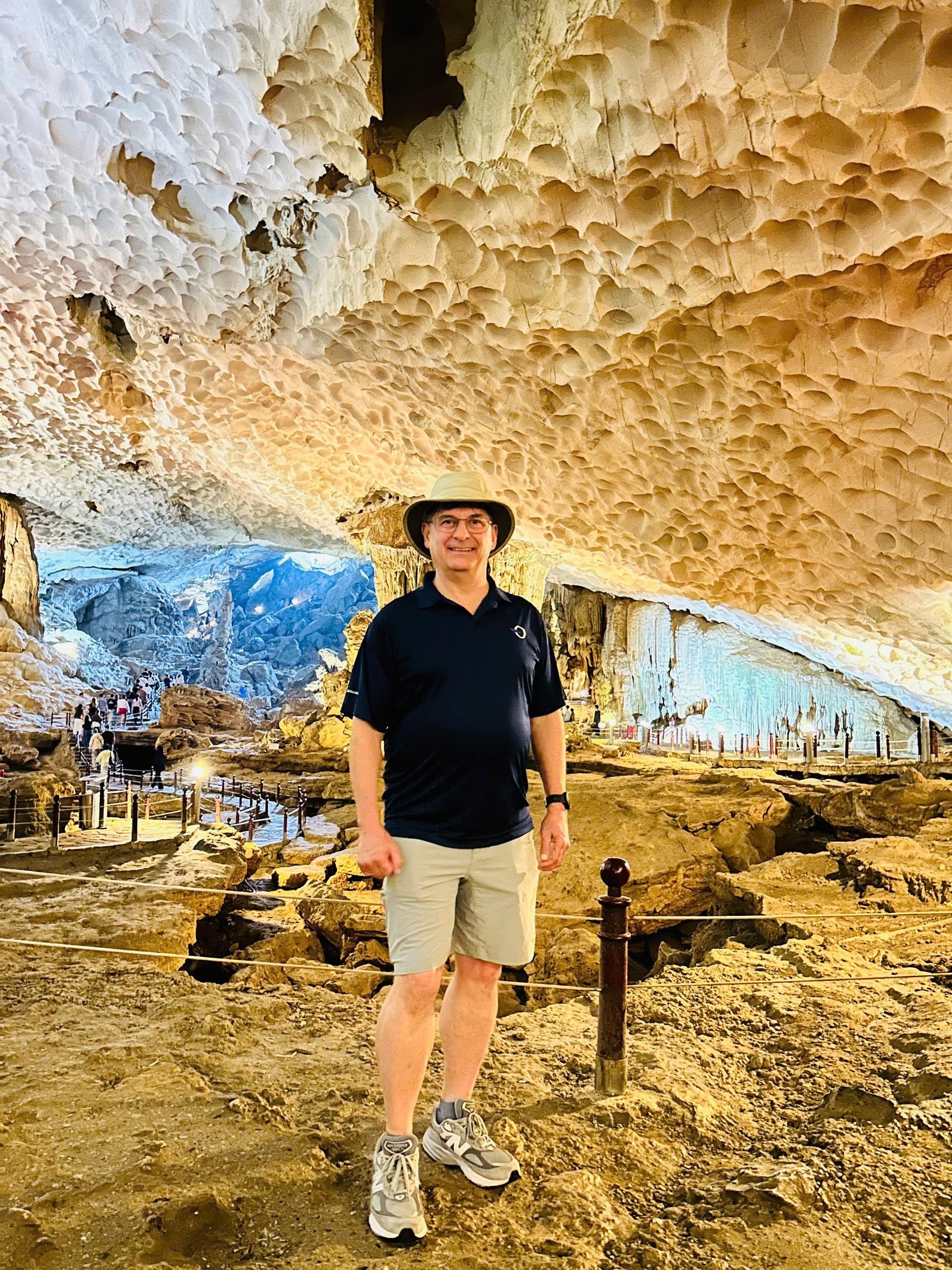 Ha Long Bay Full-Day Cruise: Caves, Kayaking & Scenic Views
