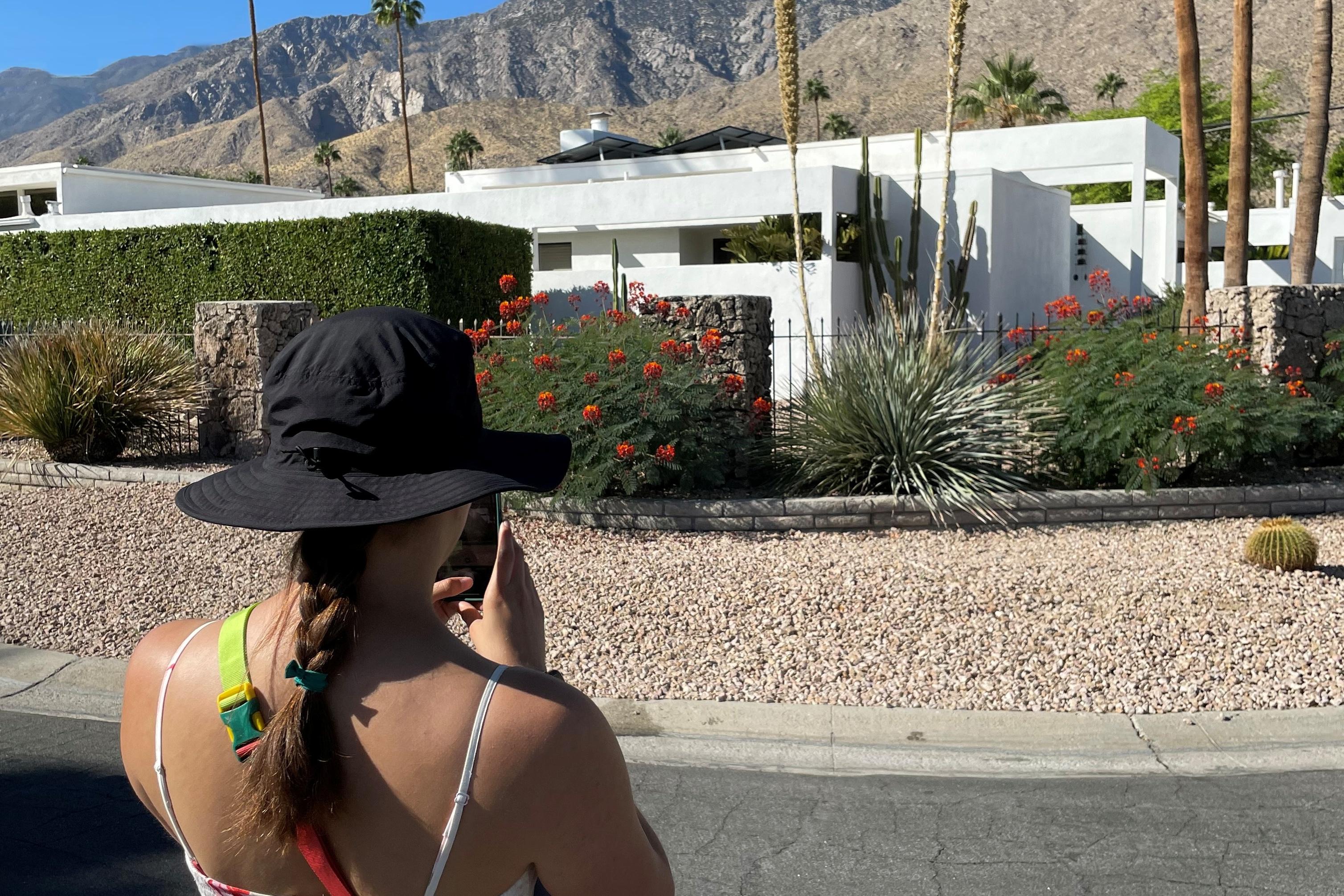 Palm Springs architecture tour - mid-century modern houses and landmarks — image 8