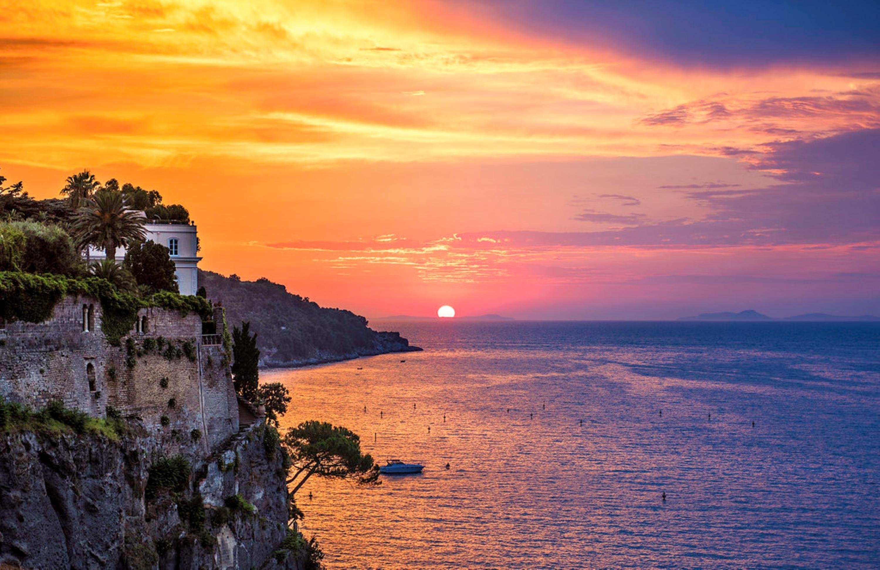 limoncello tour in Sorrento — Sorrento: Sunset City Walking Tour with Limoncello Tasting
