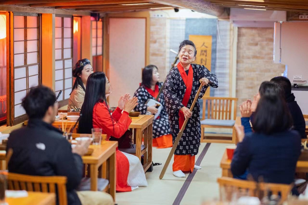 Tokyo Yakatabune Cherry Blossom Cruise with Sukiyaki, Tea Ceremony & Shamisen