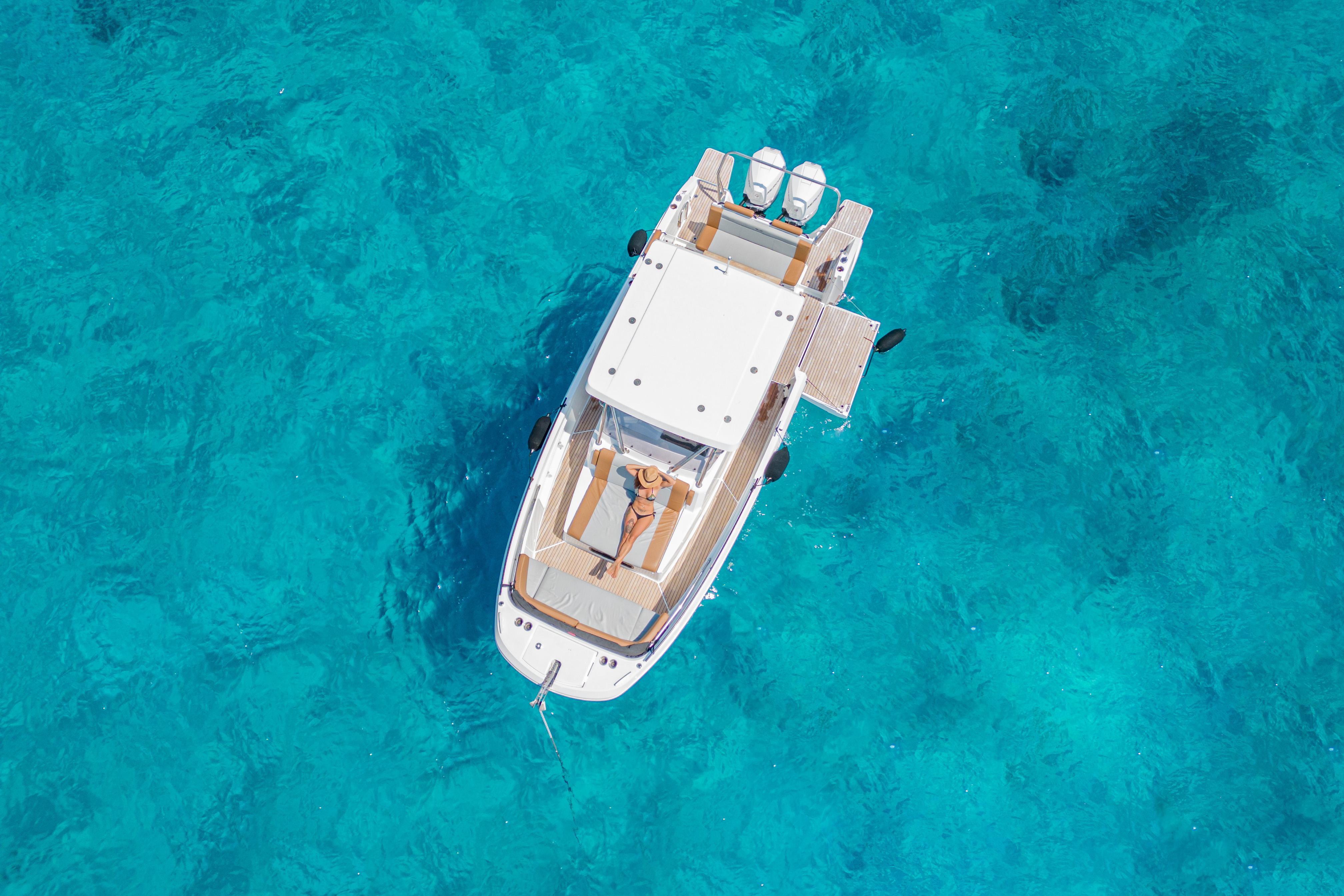Cagliari Bay Luxury Motorboat Cruise with Snorkeling