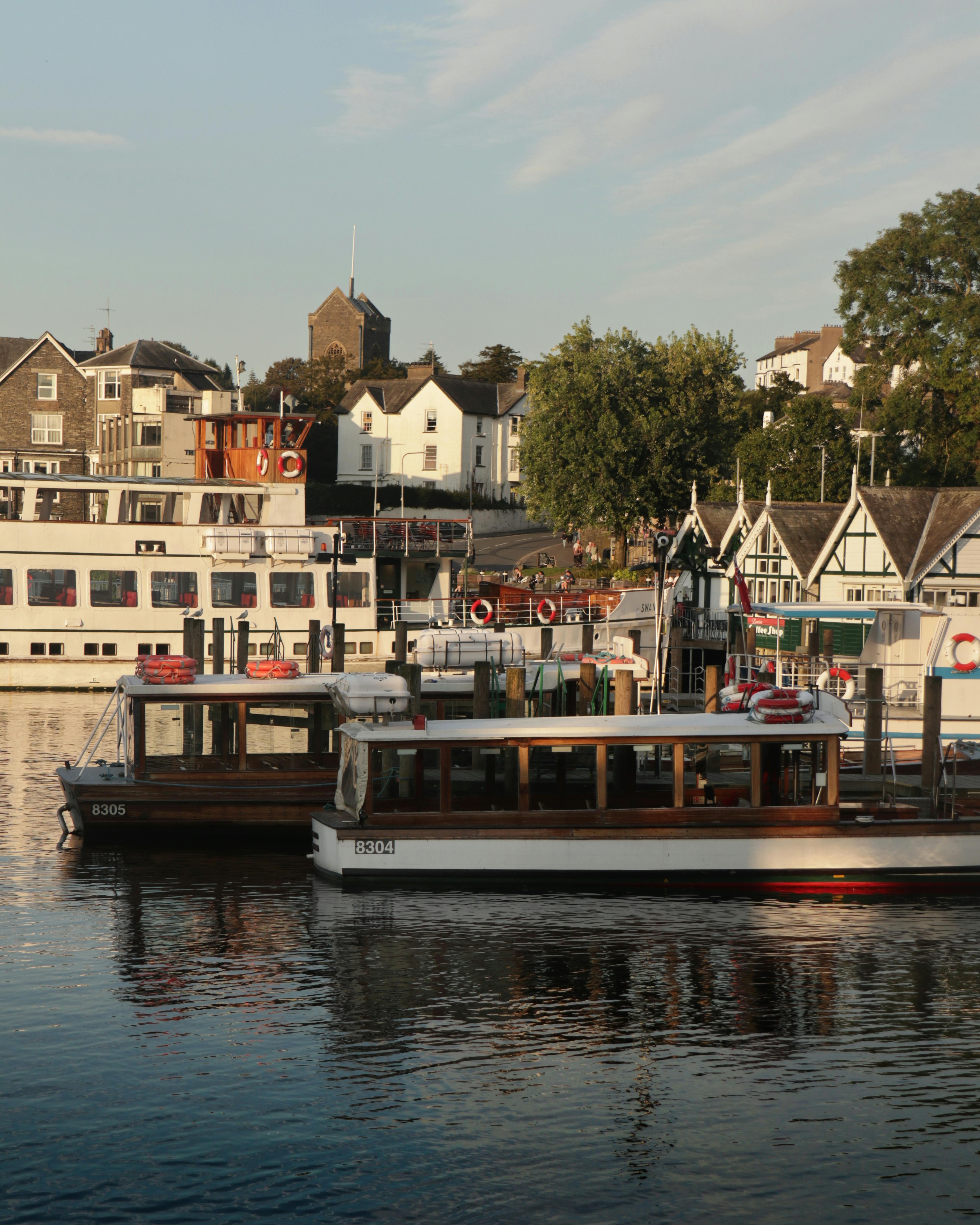 Comprehensive 14-Day England Grand Coach Tour