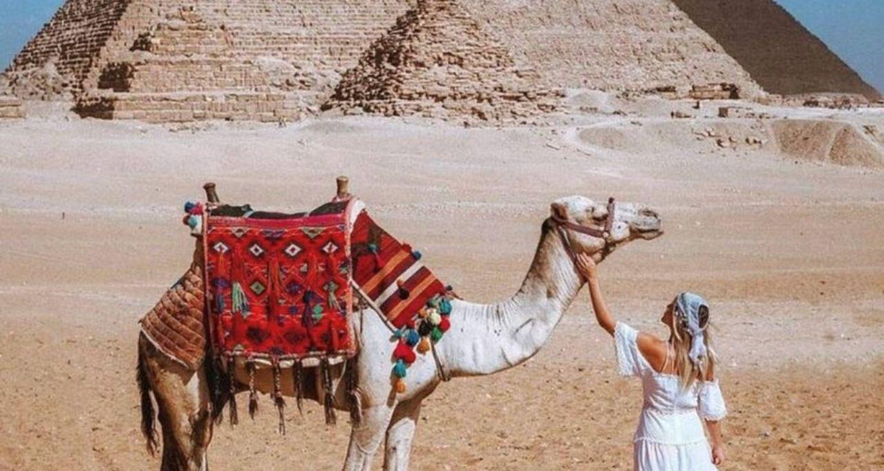Private Giza Pyramids & Sphinx Tour with Camel Excursion