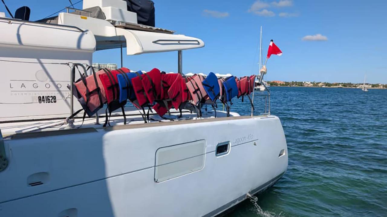 Nassau Catamaran Adventure: Swimming Pigs, Turtles & Snorkeling