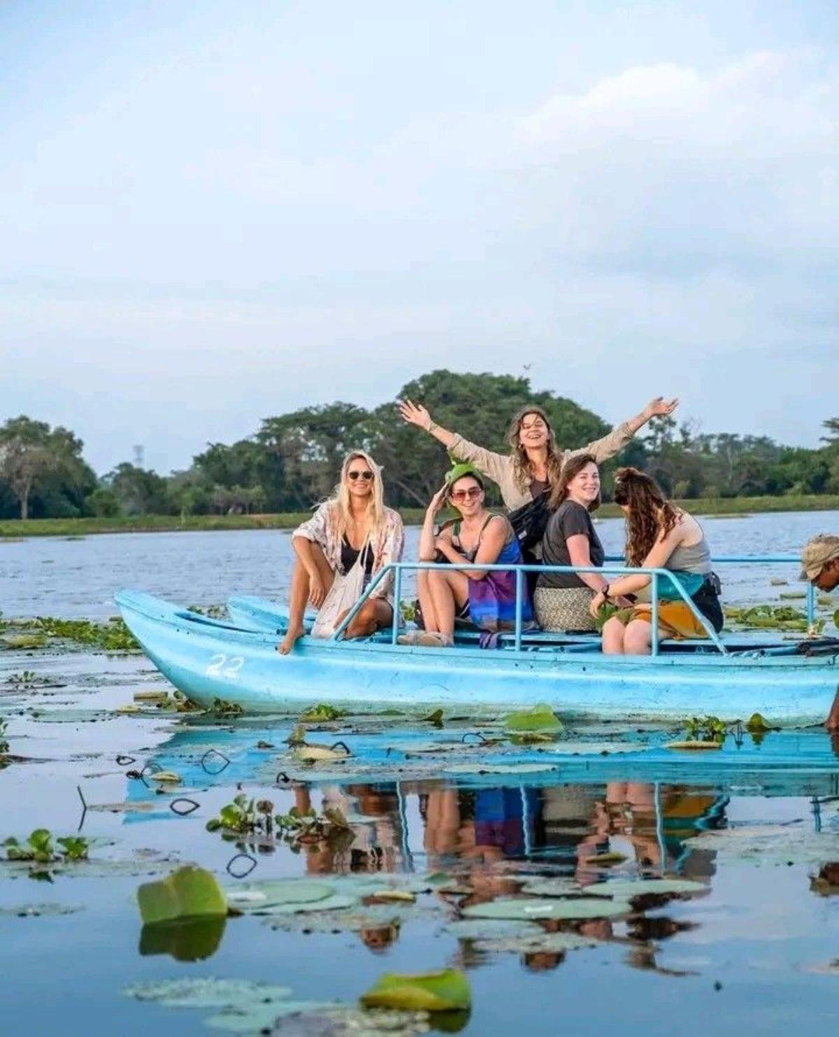 Hiriwadunna Village Tour with Catamaran Ride