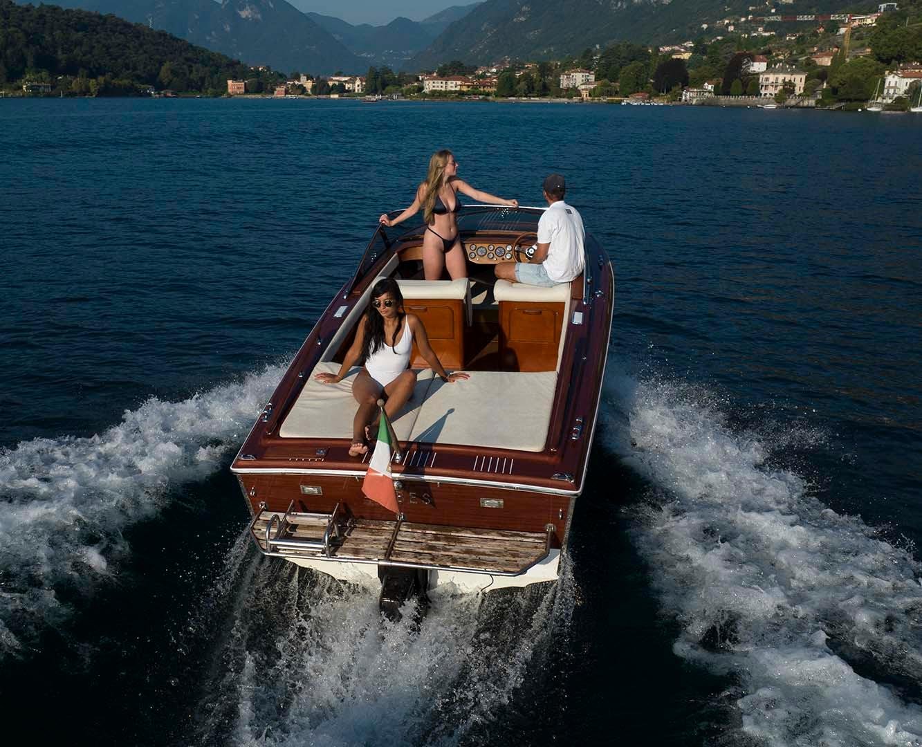 Lake Como: Classic Boat Private Tour