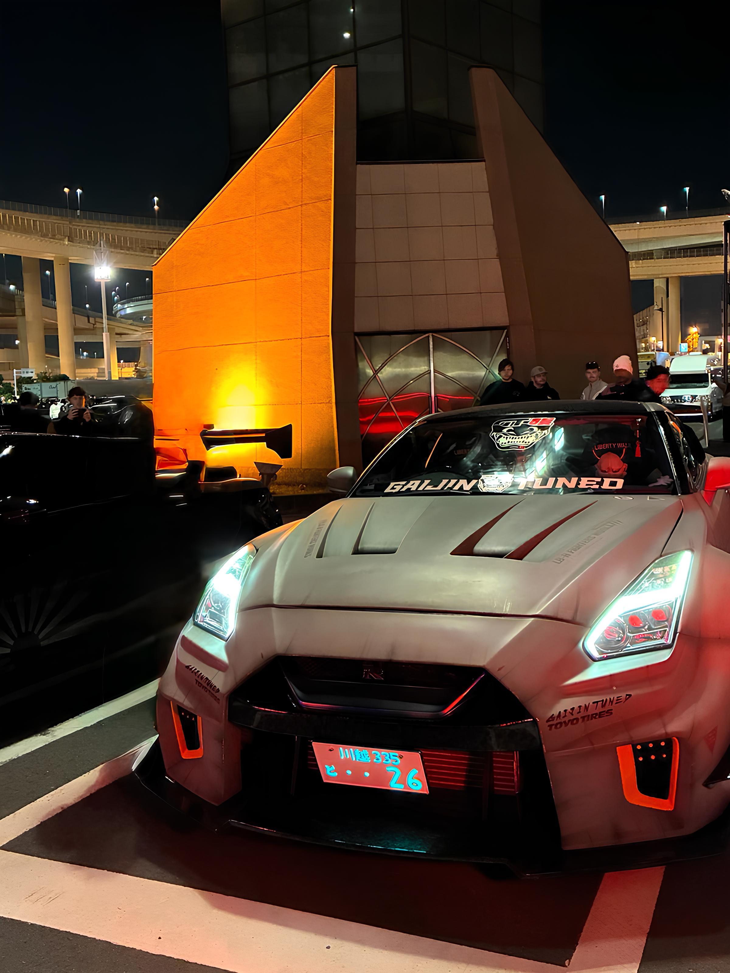 Tokyo: Private JDM Daikoku Tour & Custom Car Experience