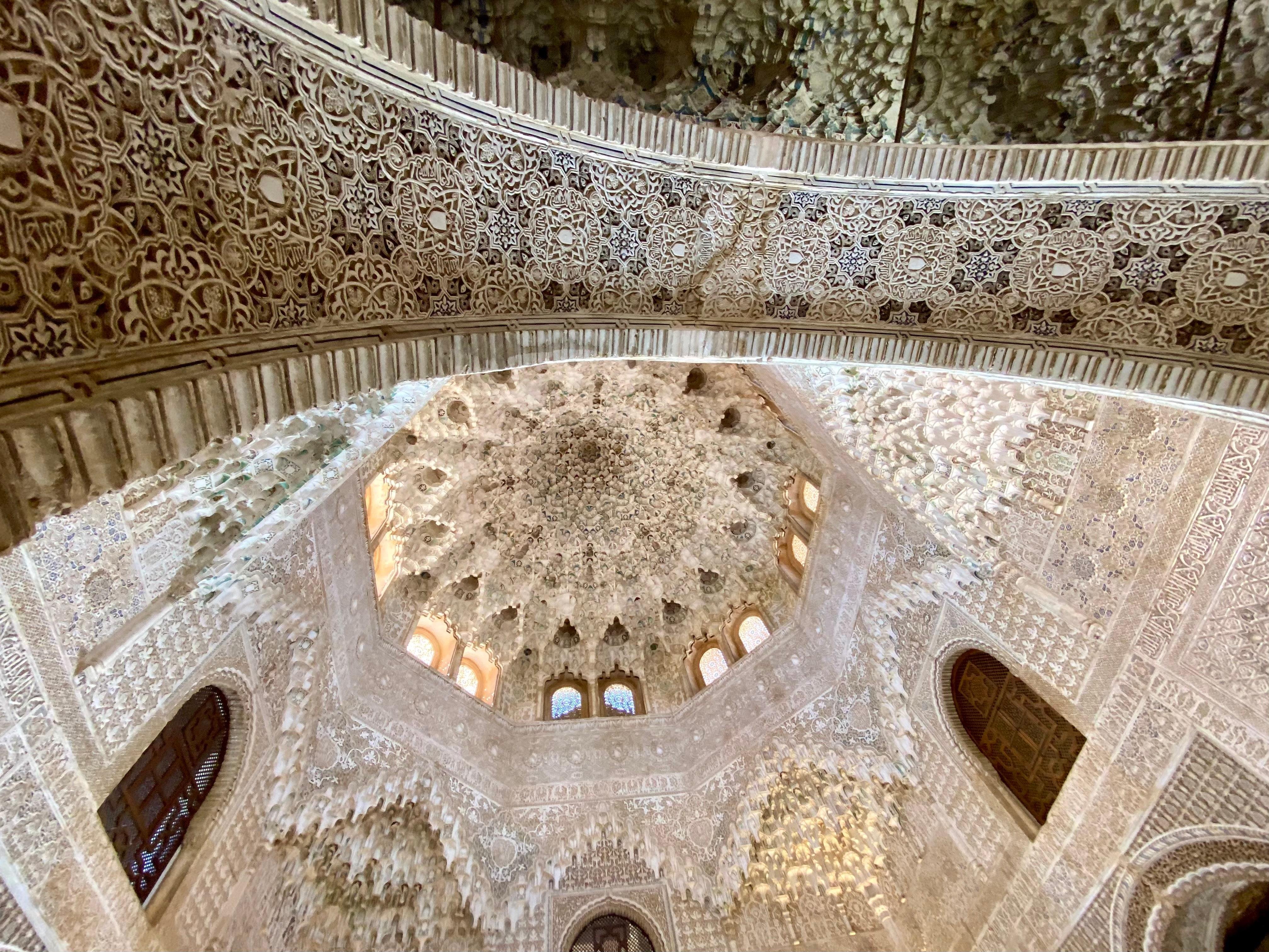 Generalife and Alhambra skip-the-line tour — Nasrid palaces, gardens, Alcazaba ramparts — image 17