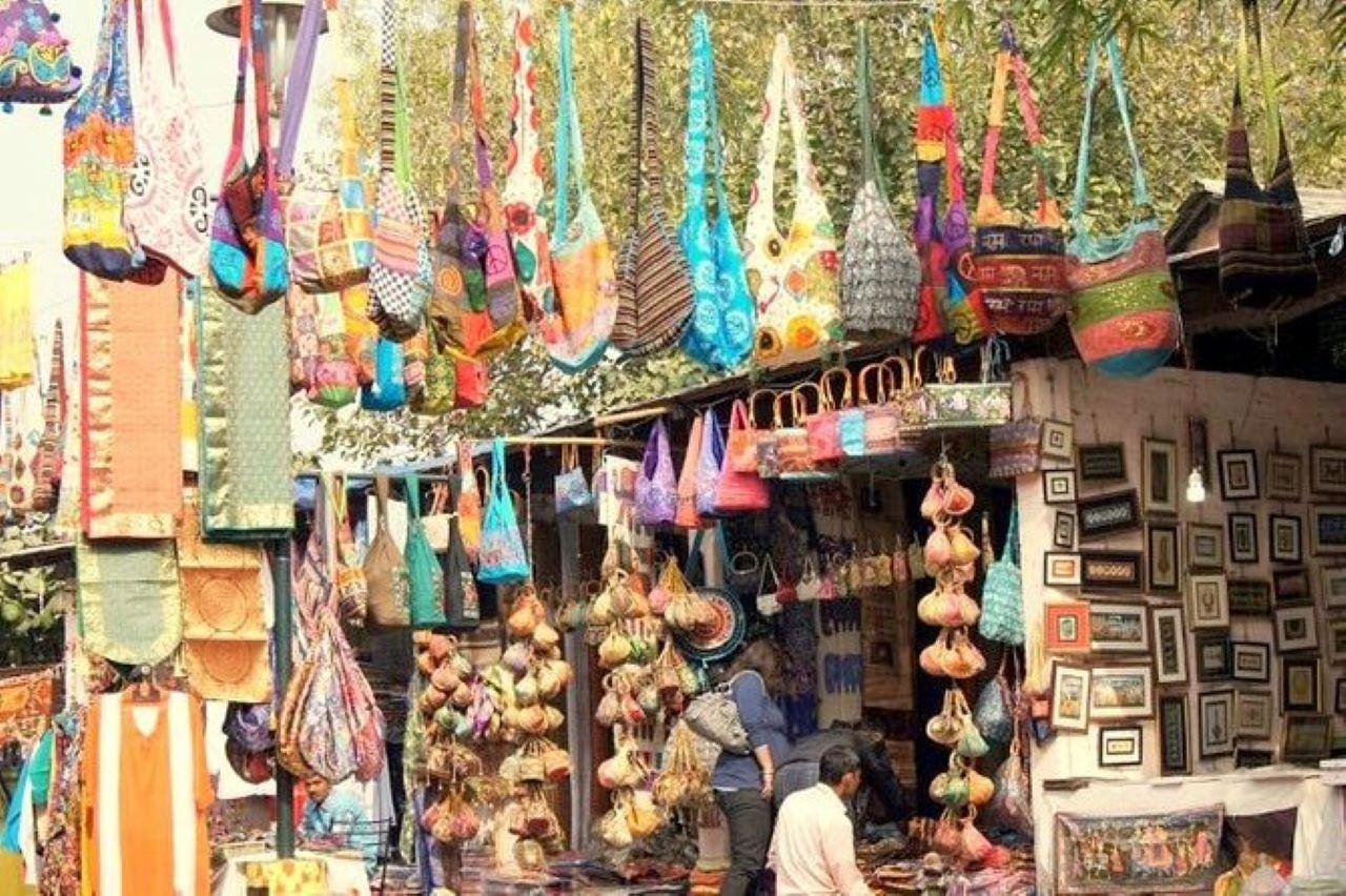 Delhi Personal Shopping Tour with Local Female Expert