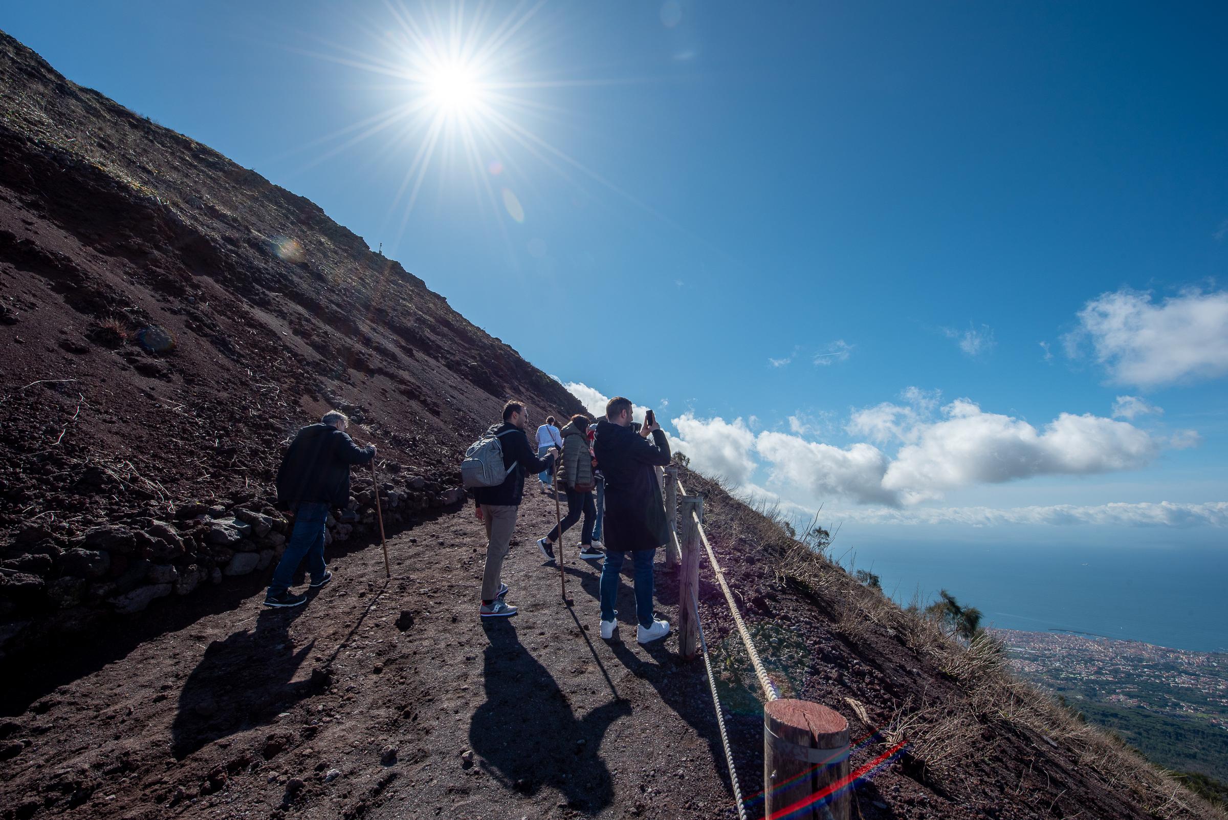 From Naples: Pompeii and Vesuvius Guided Day Trip with Lunch