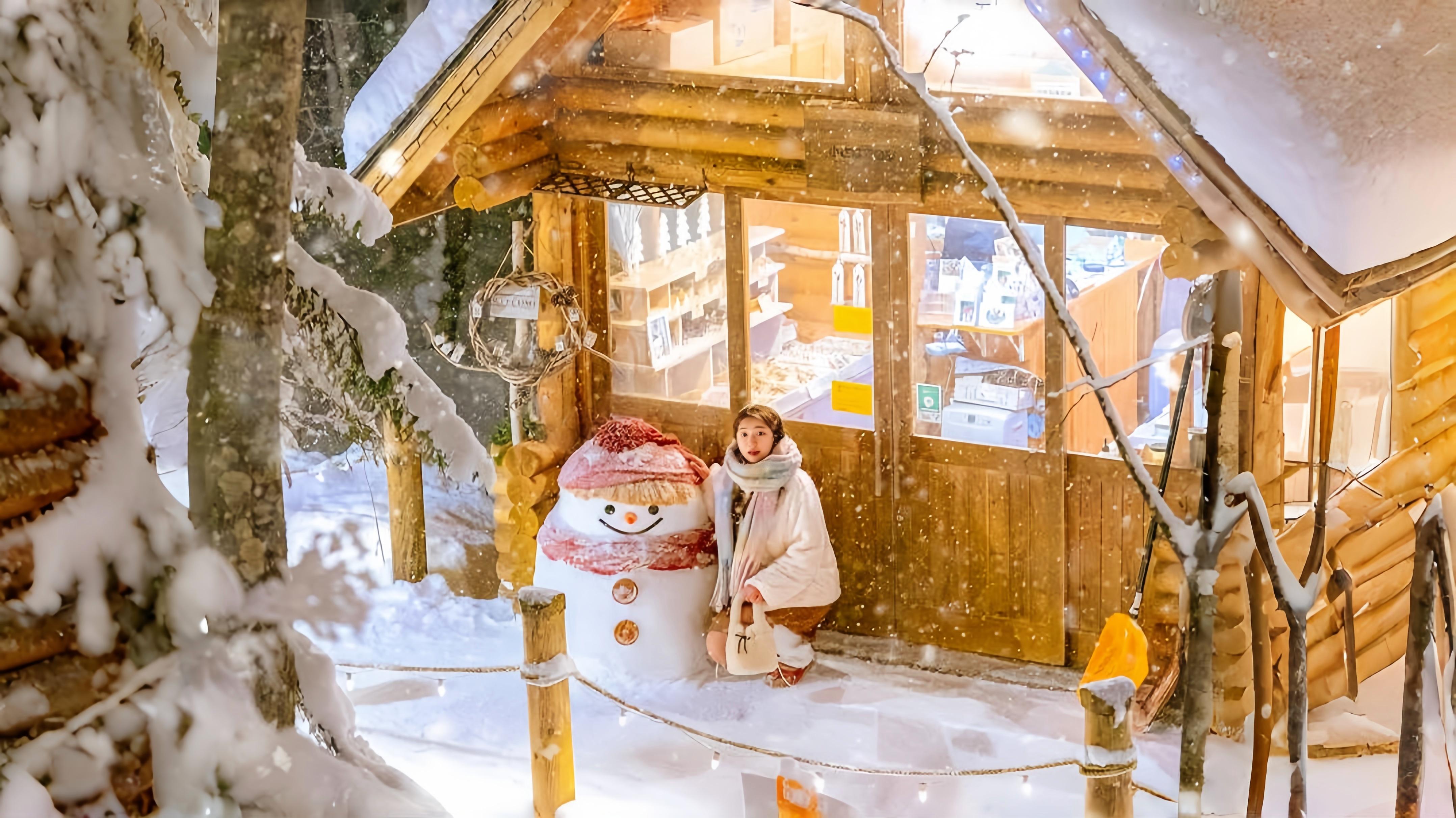 Hokkaido Winter Day Tour: Asahiyama Zoo & Snowfields from Sapporo