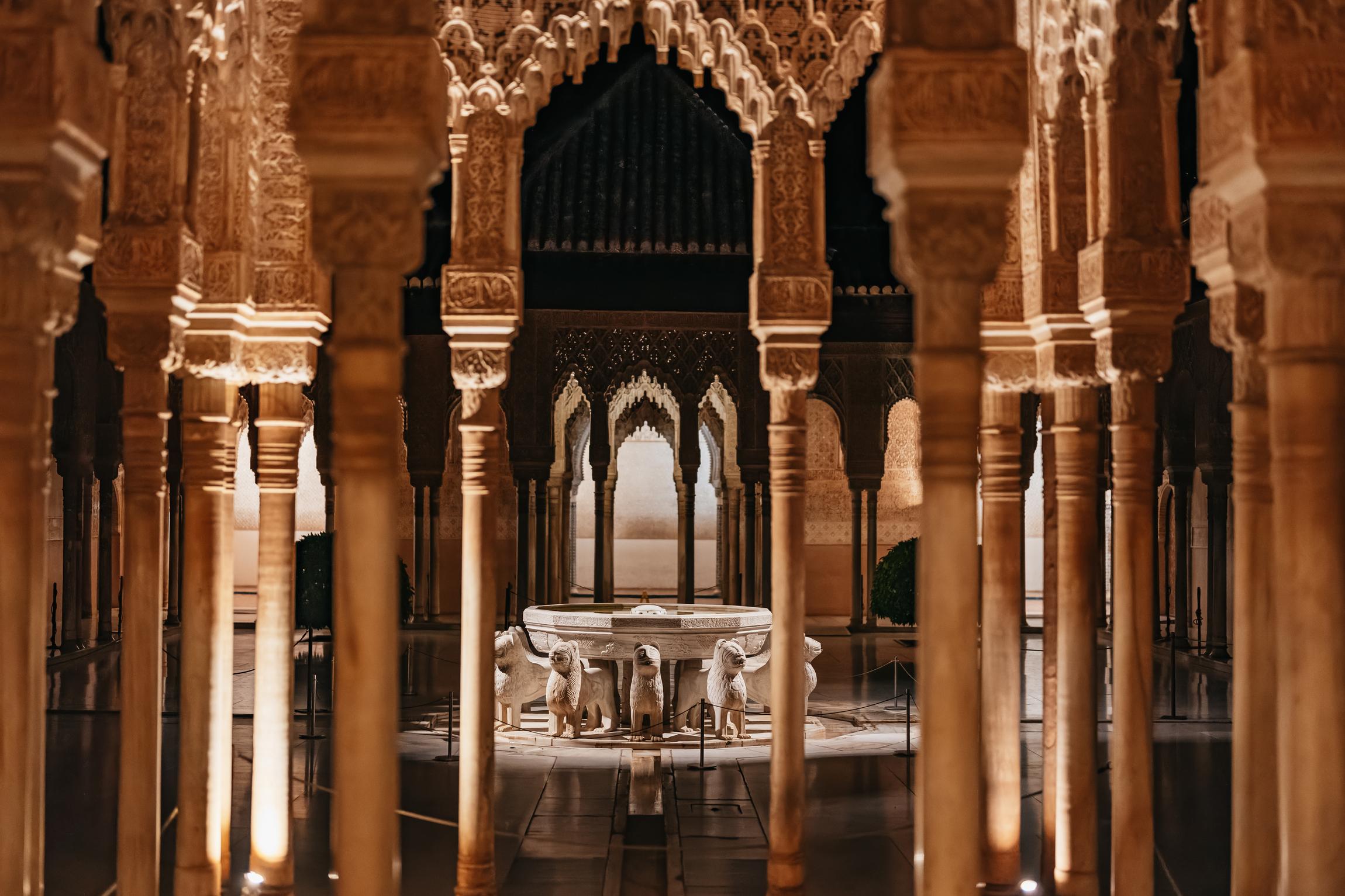 Alhambra & Nasrid Palaces: Exclusive Evening Guided Tour