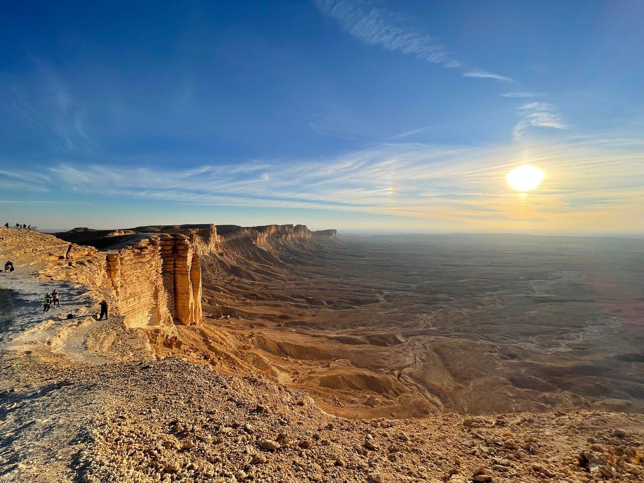 Riyadh: Edge of the World & Bat Cave Adventure