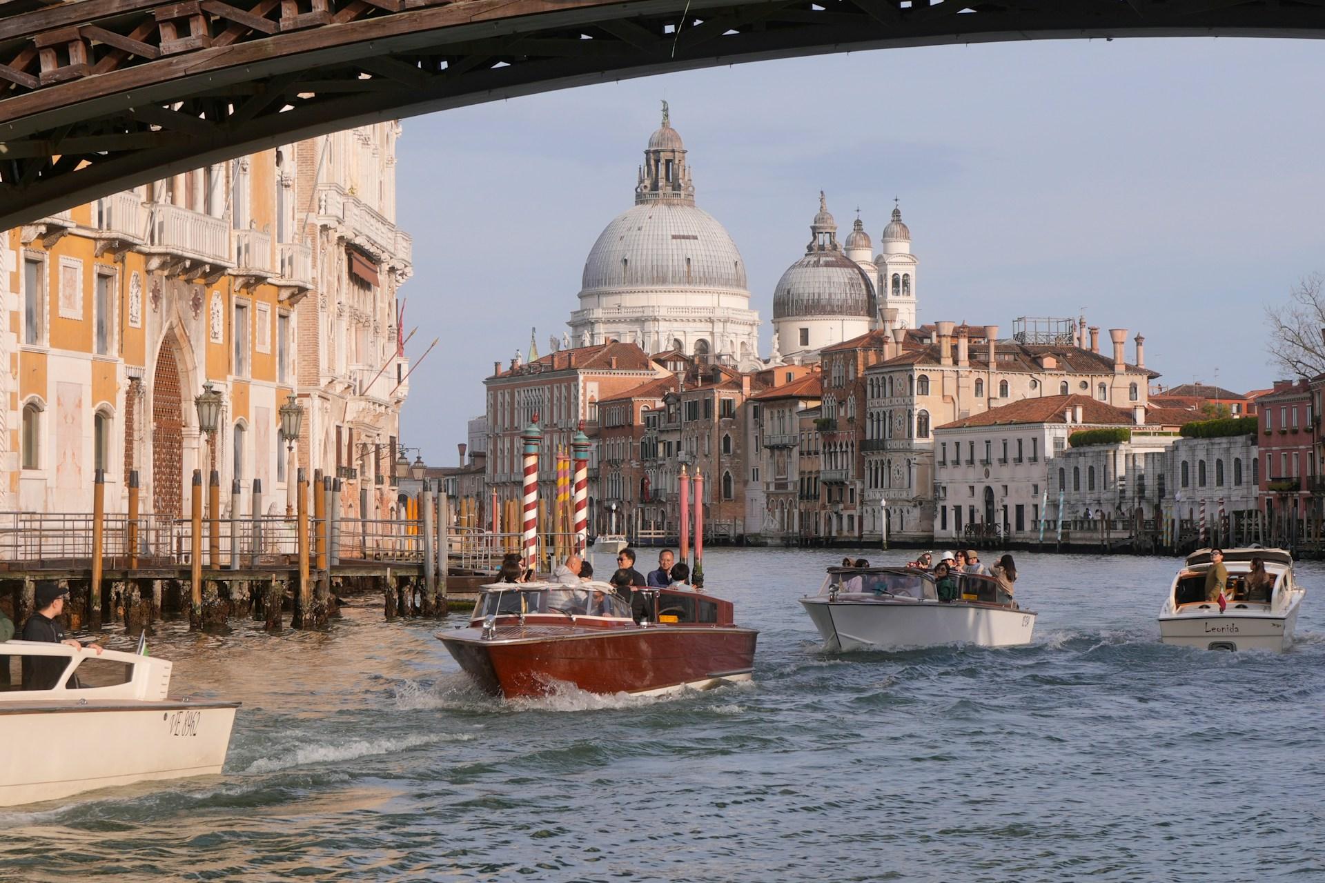 Venice Private Water Taxi Tour with Prosecco